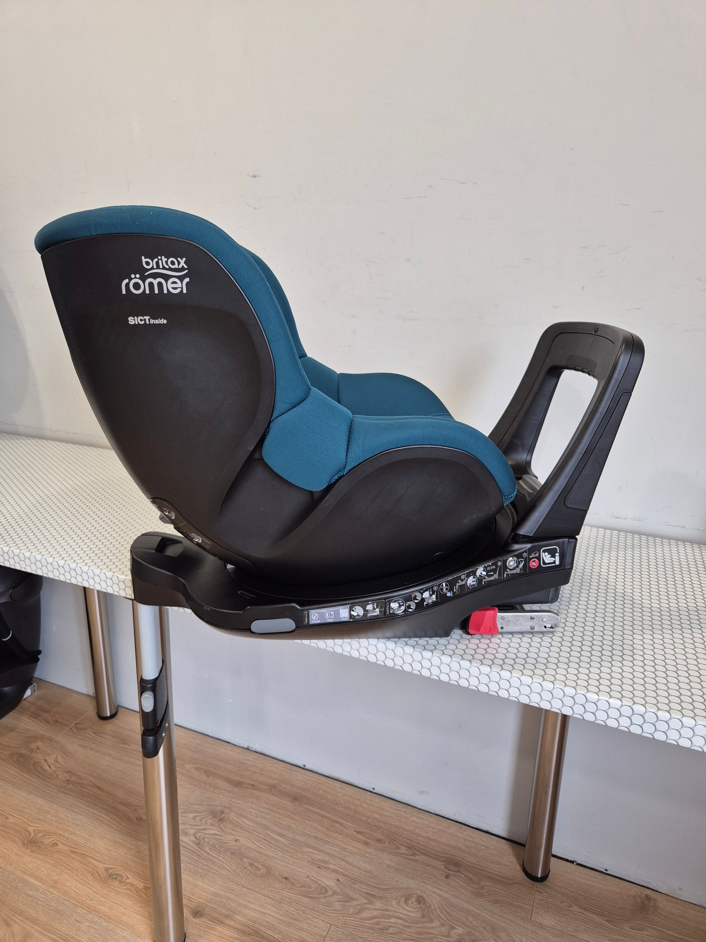 Britax DualFix3 i-Size 61-105cm. su baze