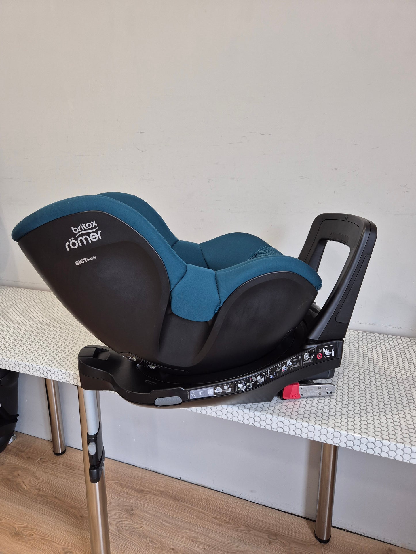 Britax DualFix3 i-Size 61-105cm. su baze