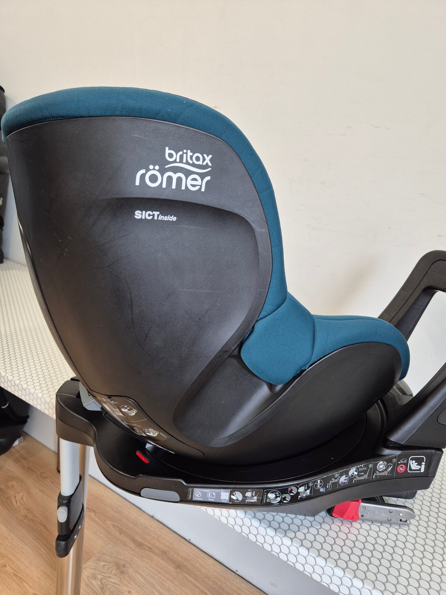 Britax DualFix3 i-Size 61-105cm. su baze