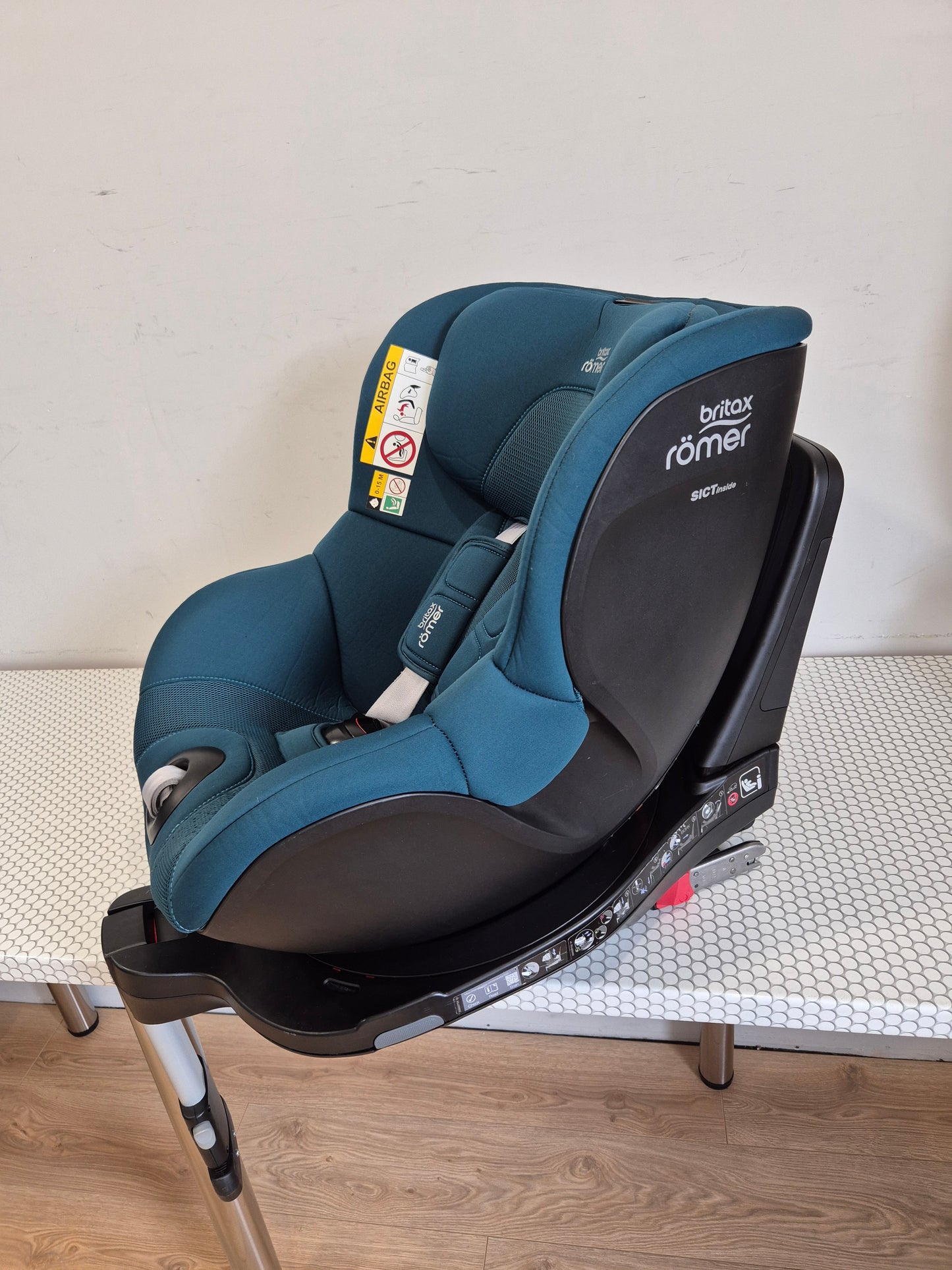Britax DualFix3 i-Size 61-105cm. su baze