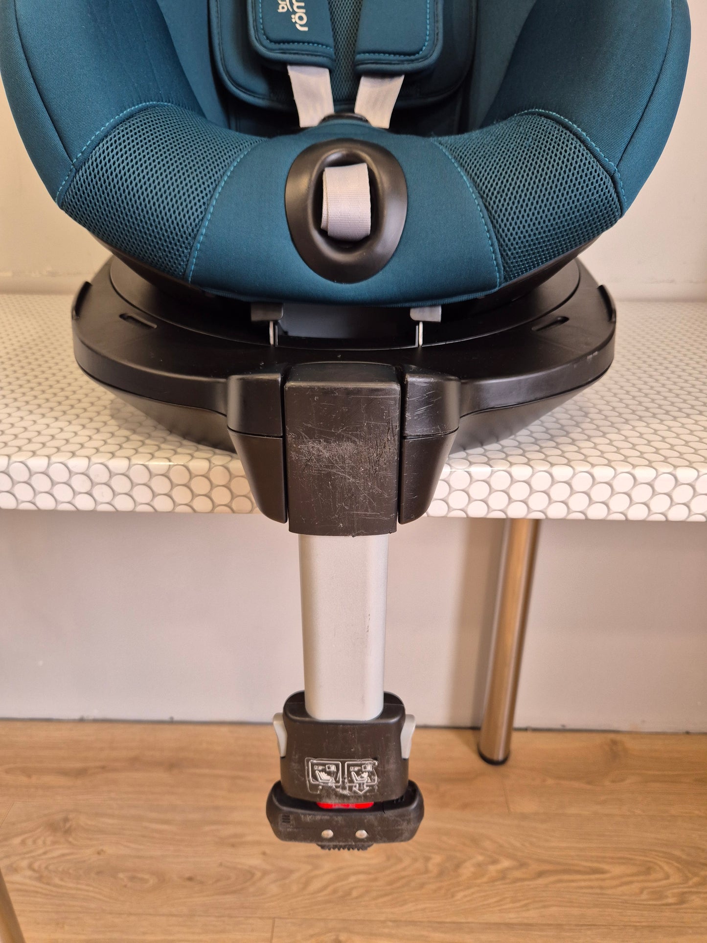 Britax DualFix3 i-Size 61-105cm. su baze