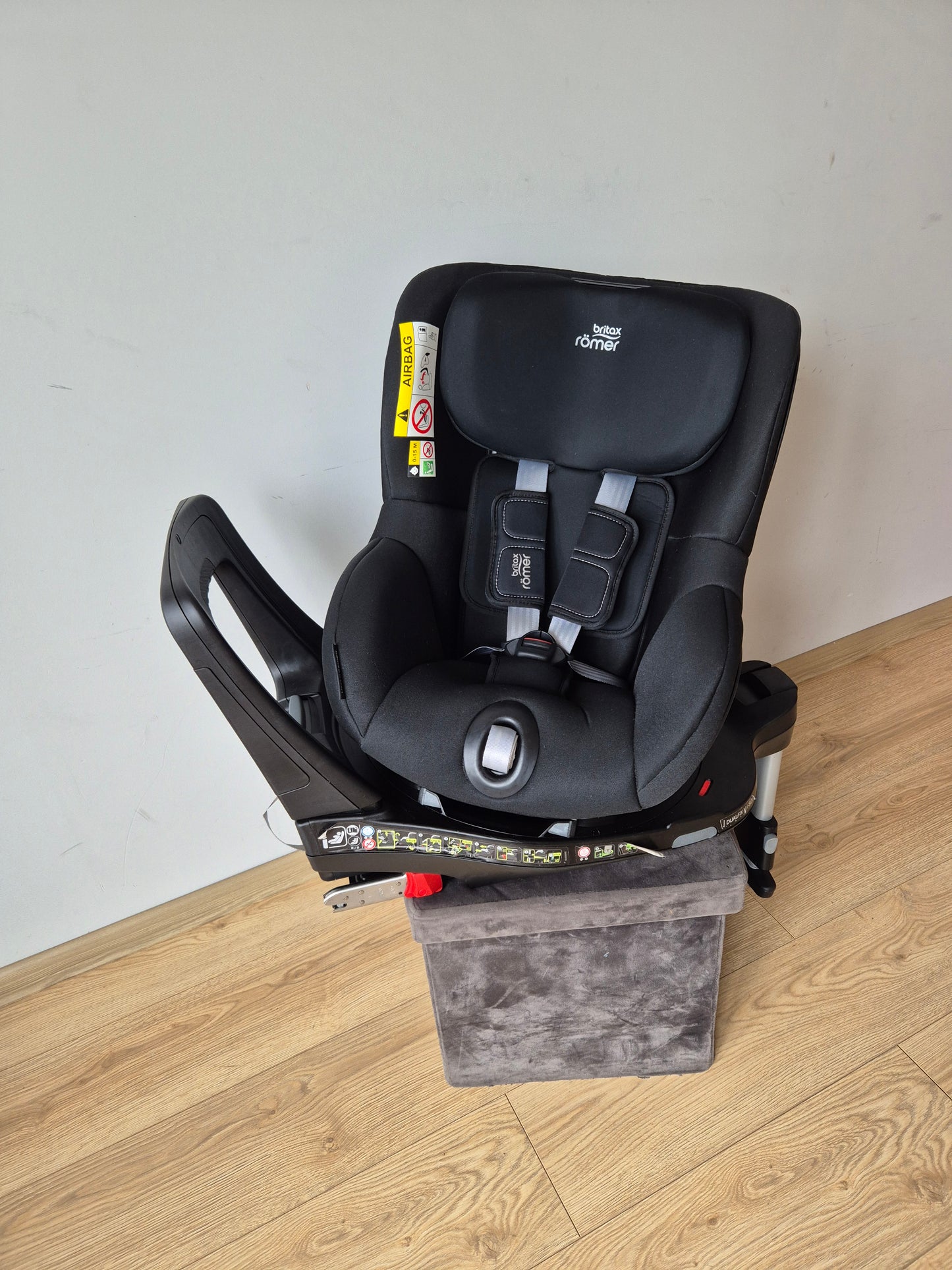 Britax Romer DualFix M i-Size 0-18kg.