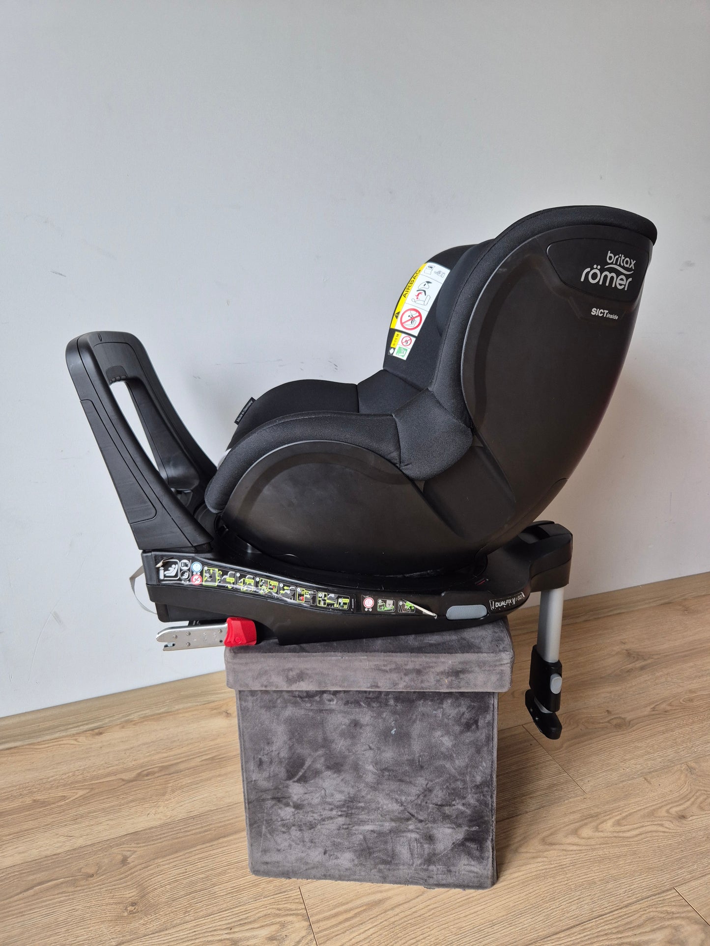 Britax Romer DualFix M i-Size 0-18kg.
