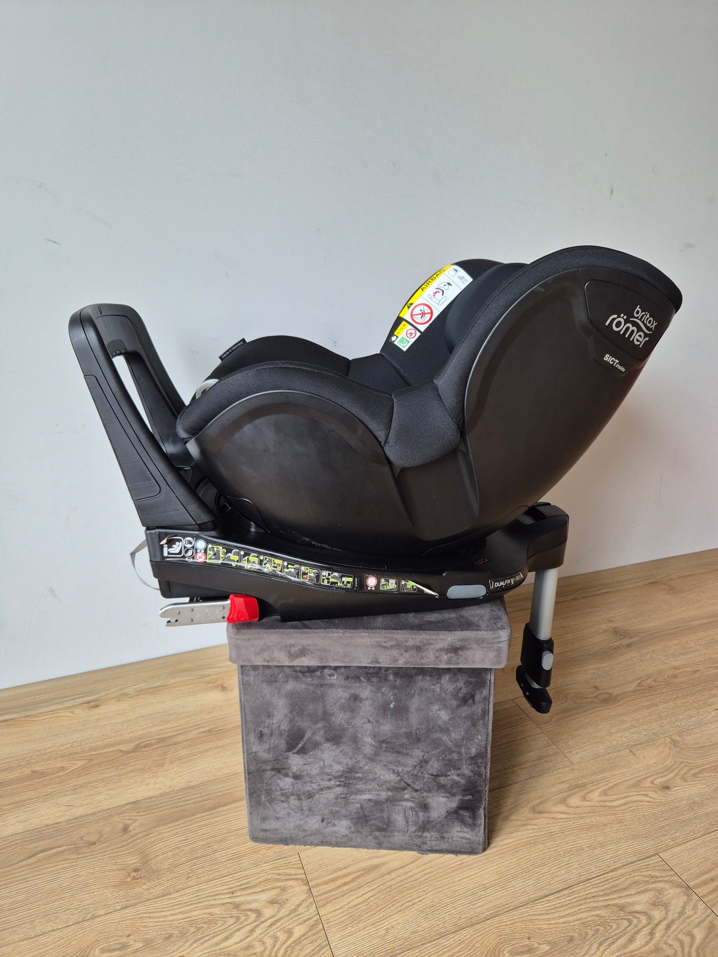 Britax Romer DualFix M i-Size 0-18kg.