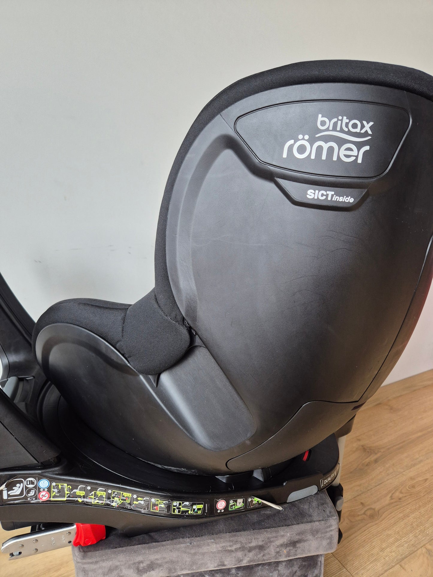 Britax Romer DualFix M i-Size 0-18kg.