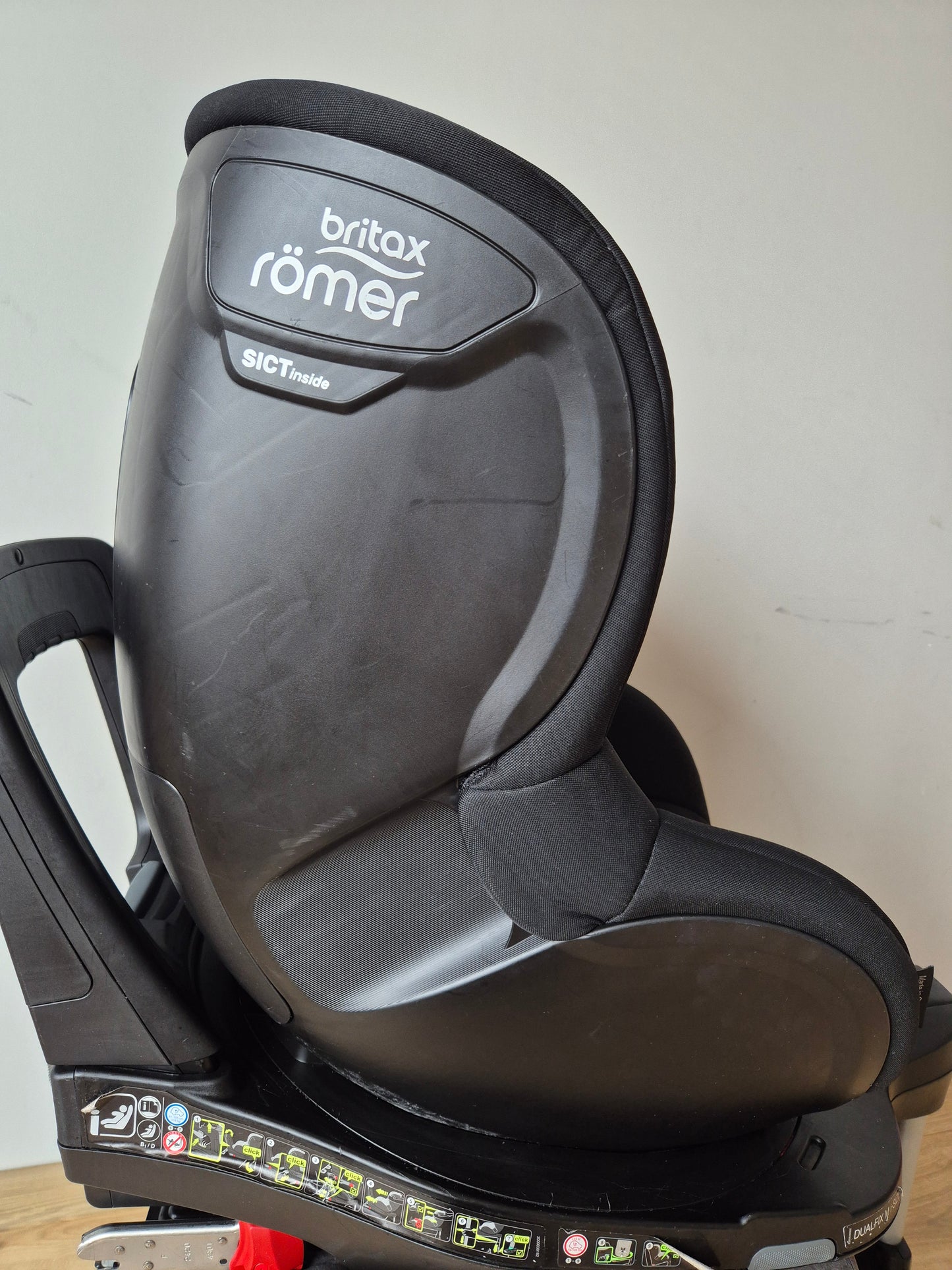 Britax Romer DualFix M i-Size 0-18kg.