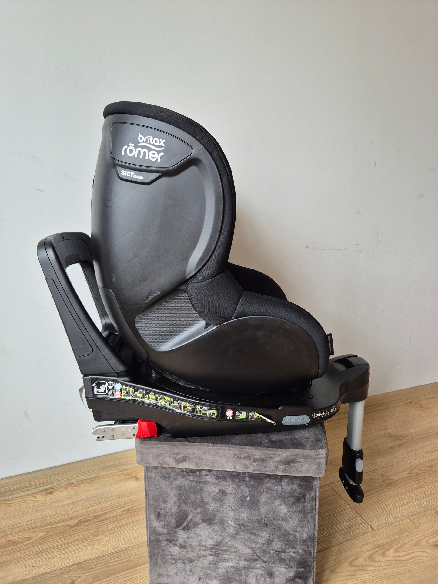 Britax Romer DualFix M i-Size 0-18kg.