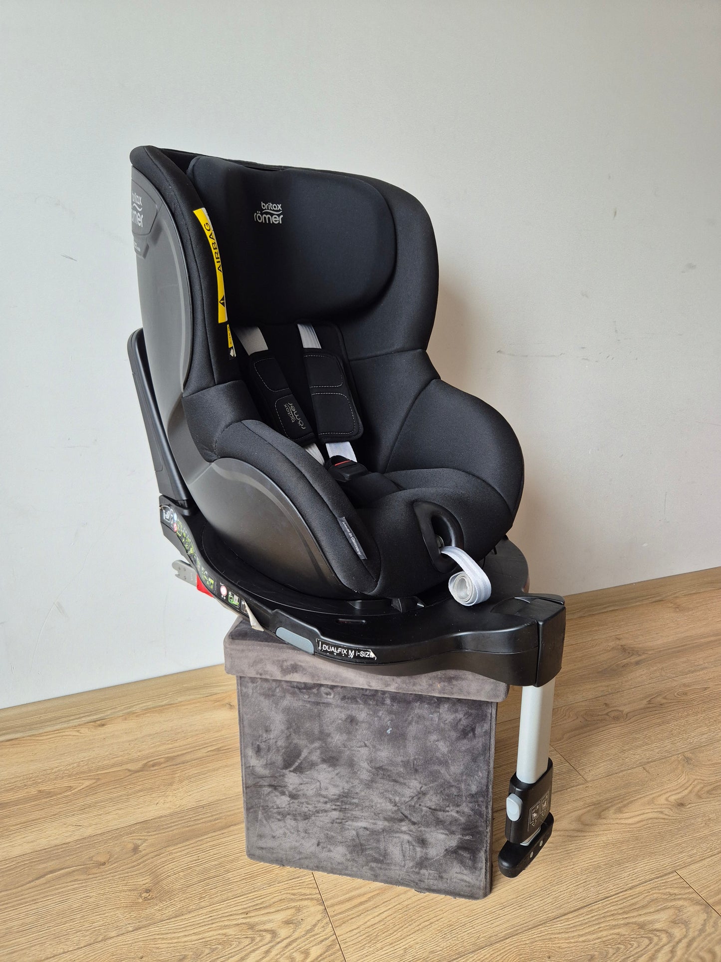 Britax Romer DualFix M i-Size 0-18kg.