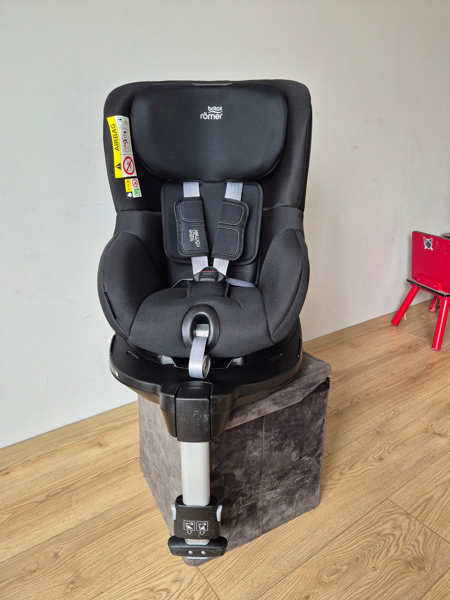 Britax Romer DualFix M i-Size 0-18kg.