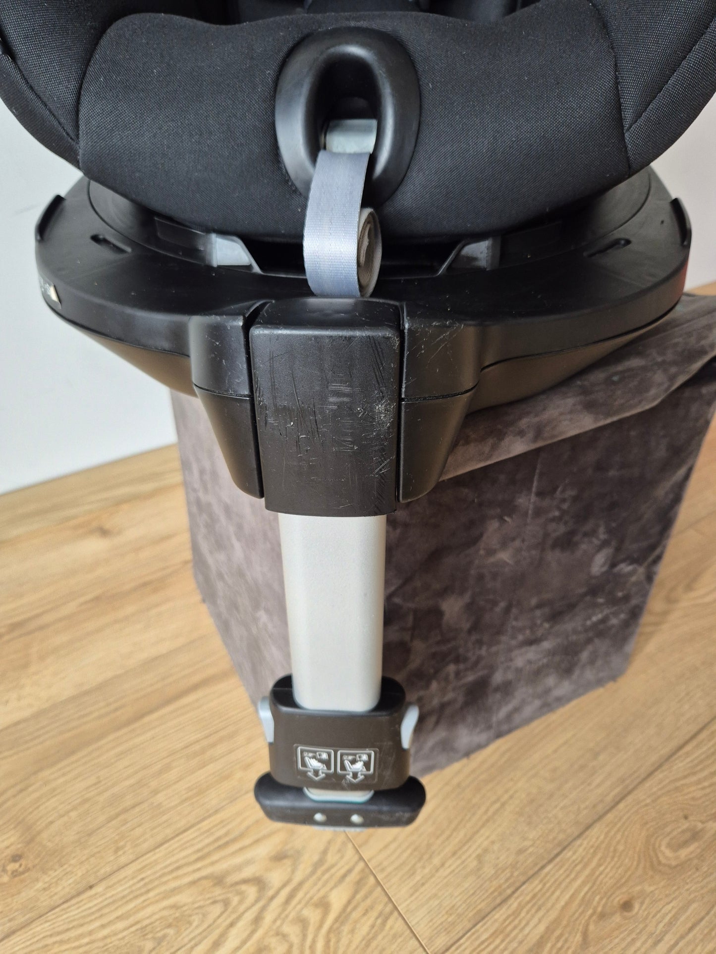 Britax Romer DualFix M i-Size 0-18kg.