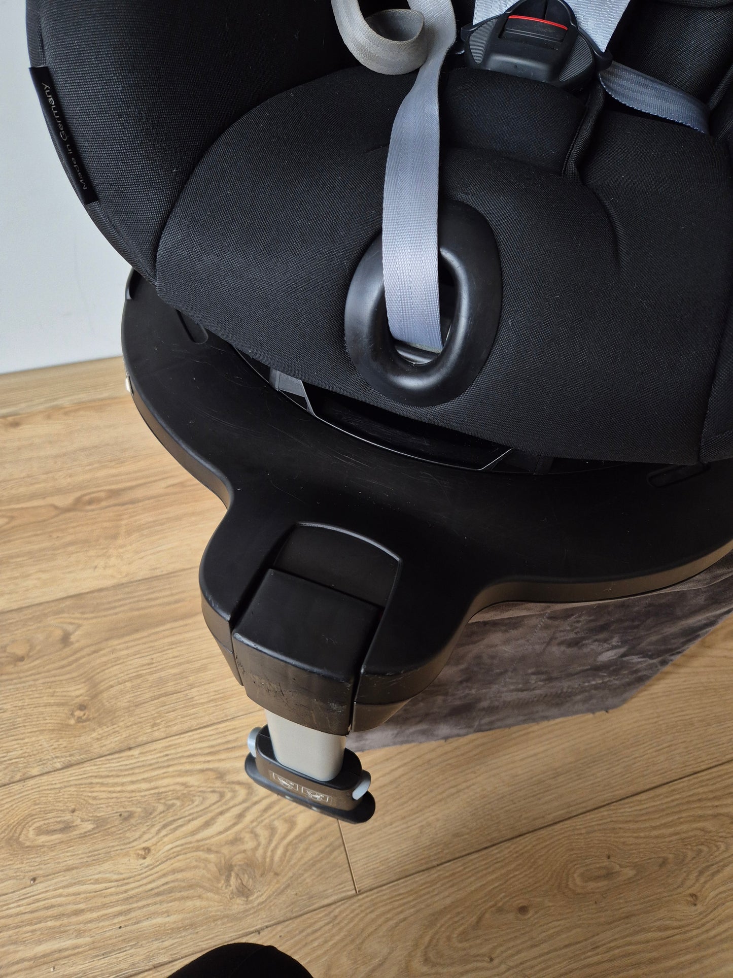 Britax Romer DualFix M i-Size 0-18kg.