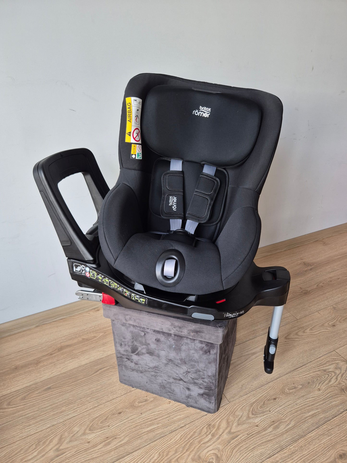 Britax Romer DualFix M i-Size 0-18kg.