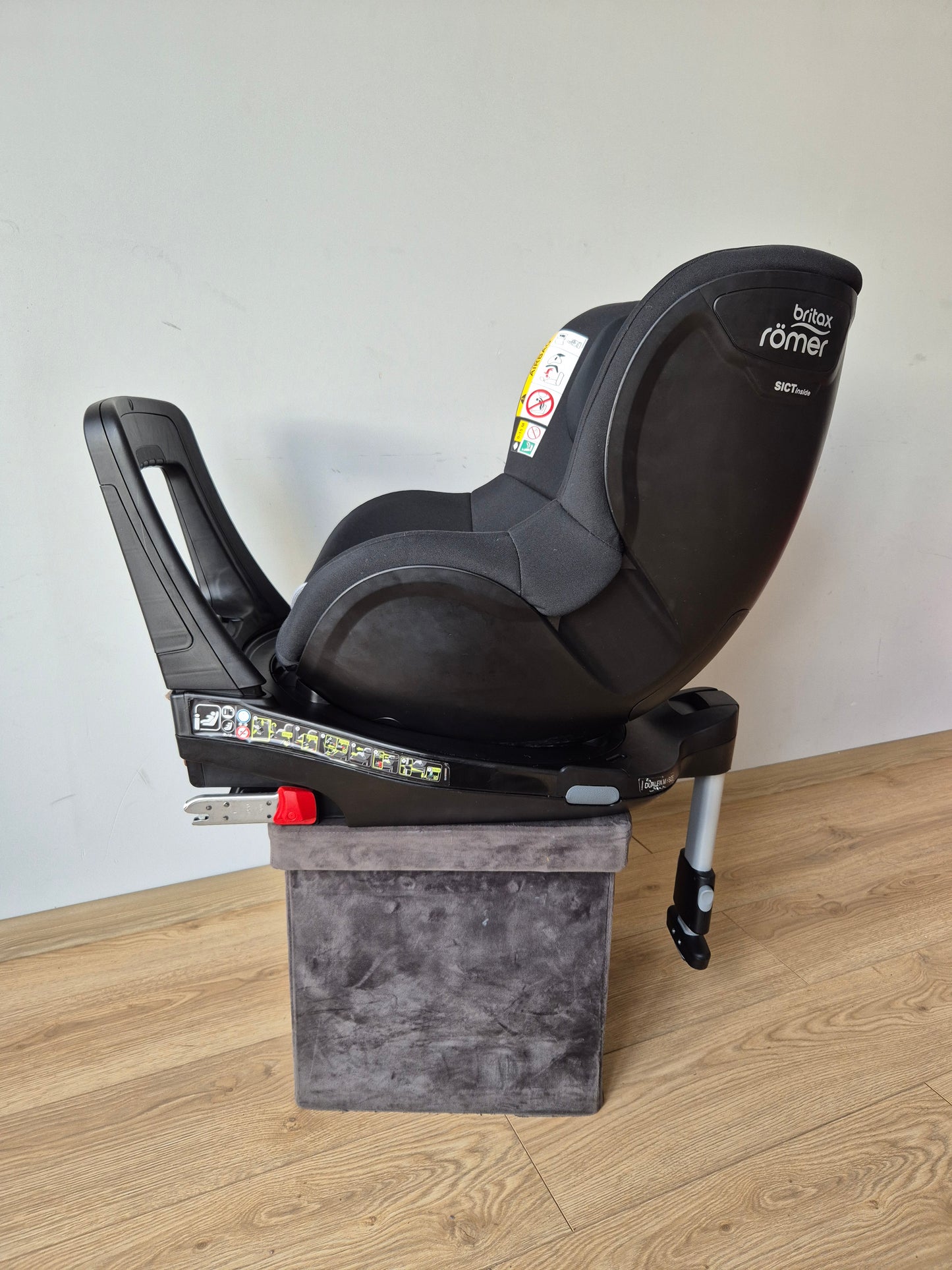 Britax Romer DualFix M i-Size 0-18kg.