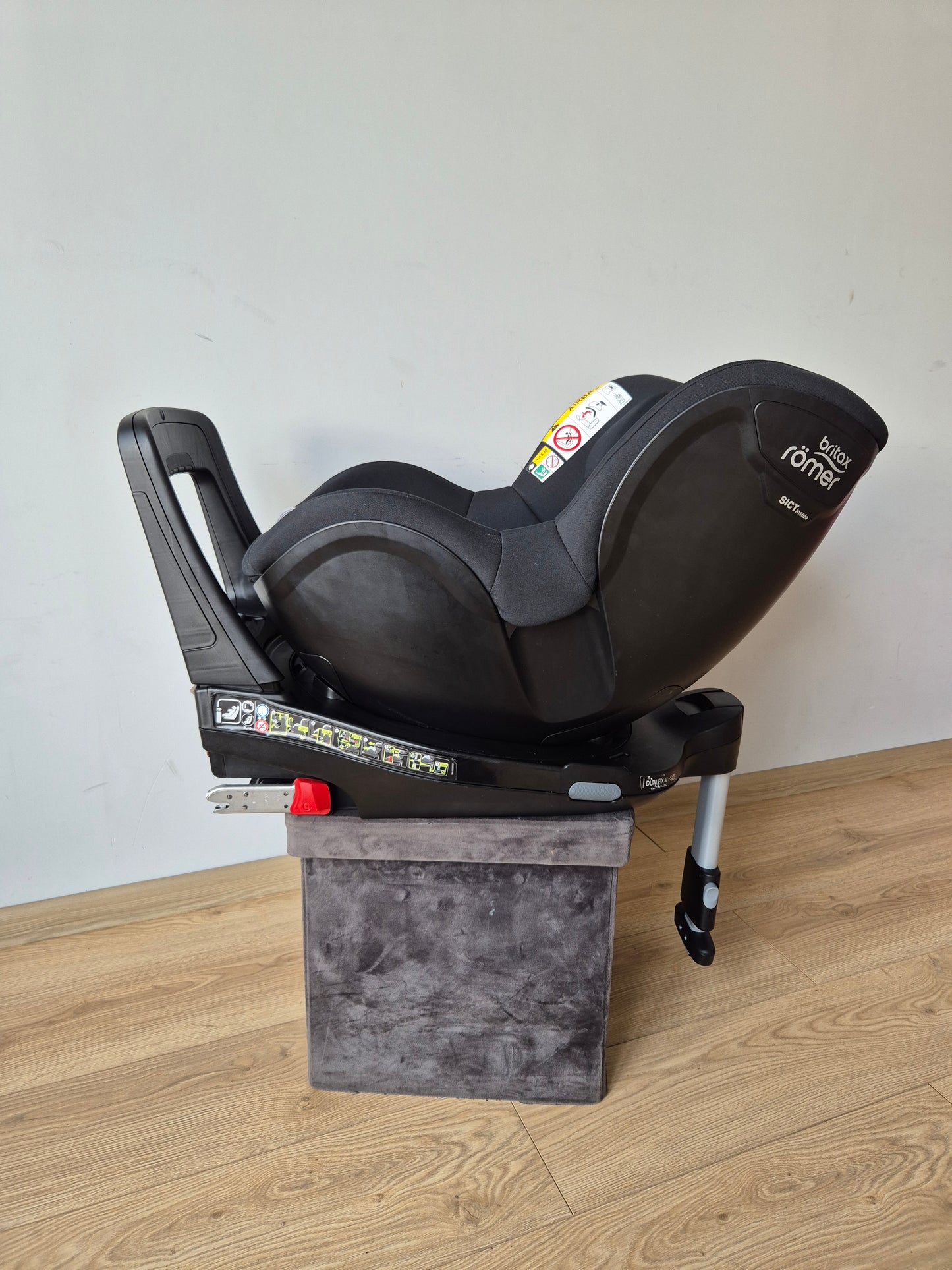 Britax Romer DualFix M i-Size 0-18kg.