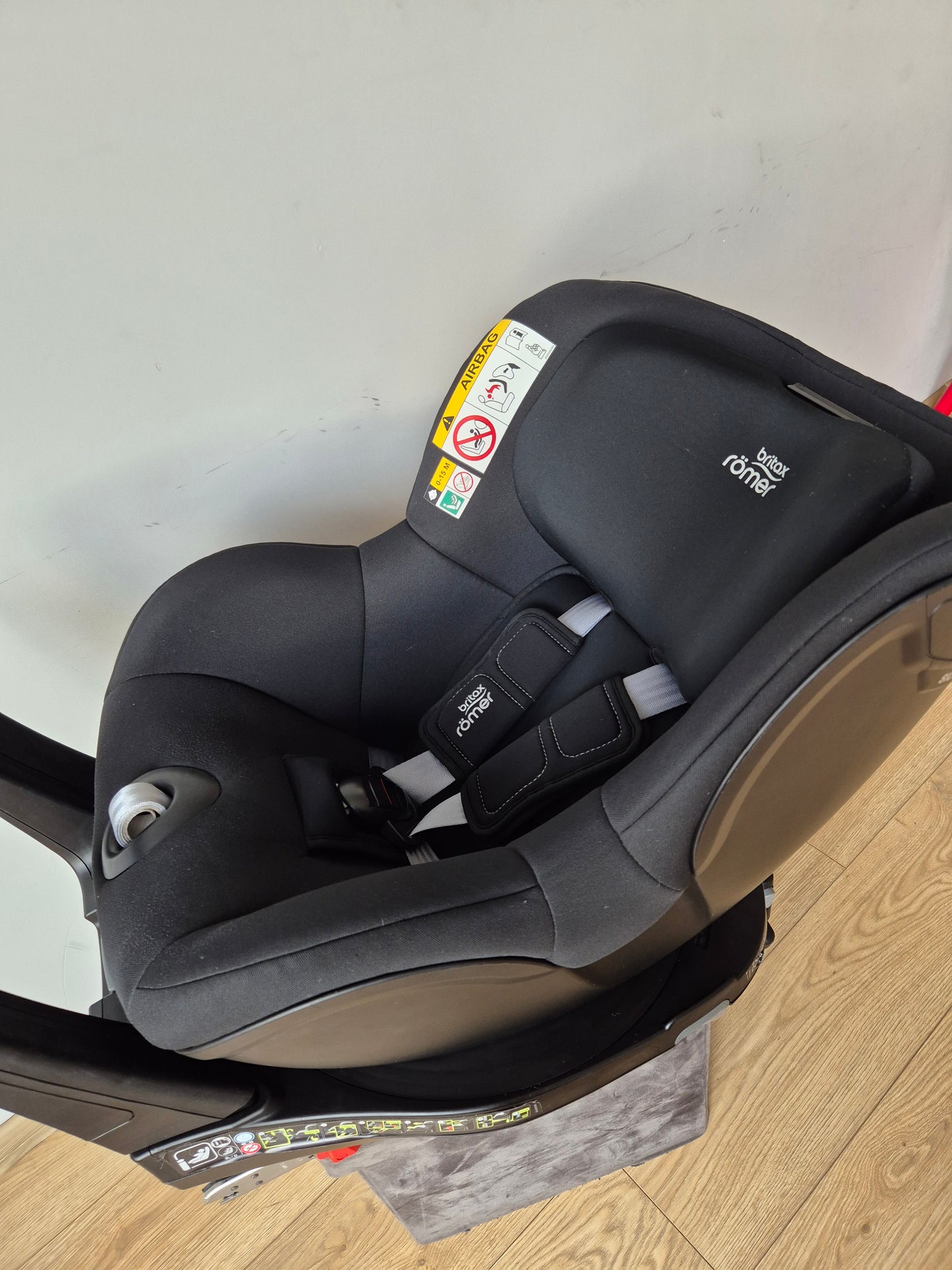 Britax Romer DualFix M i-Size 0-18kg.