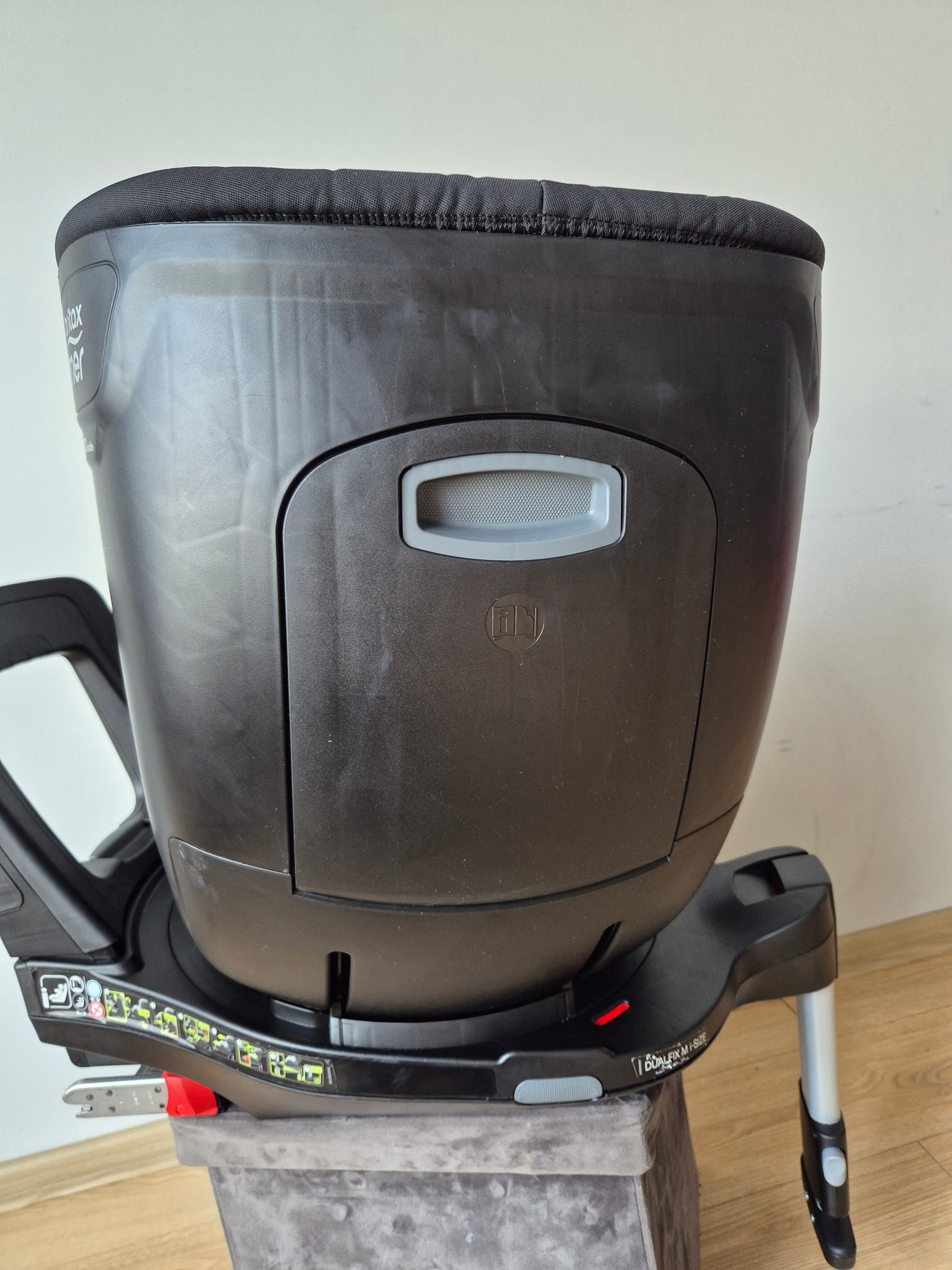 Britax Romer DualFix M i-Size 0-18kg.