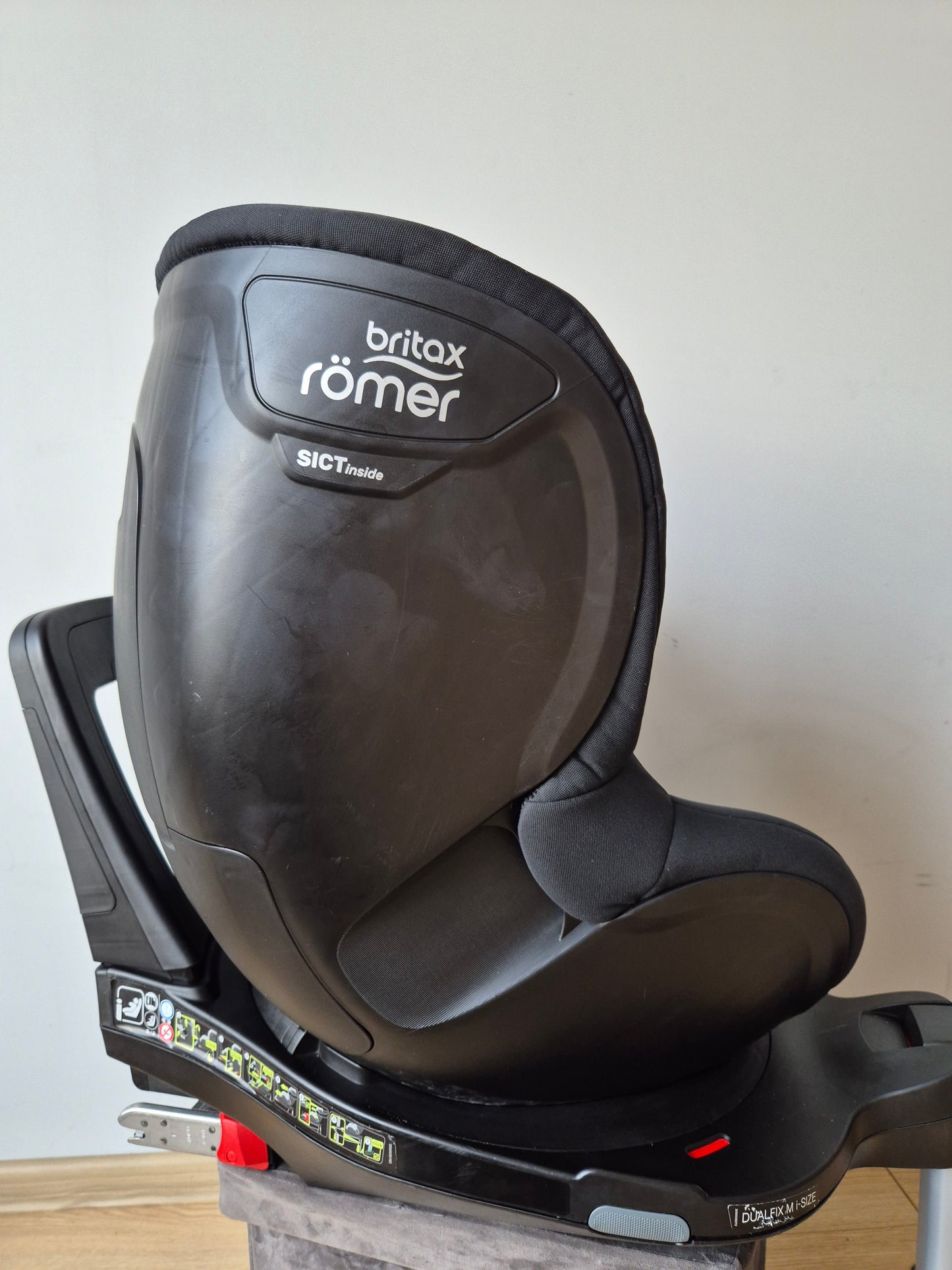 Britax Romer DualFix M i-Size 0-18kg.