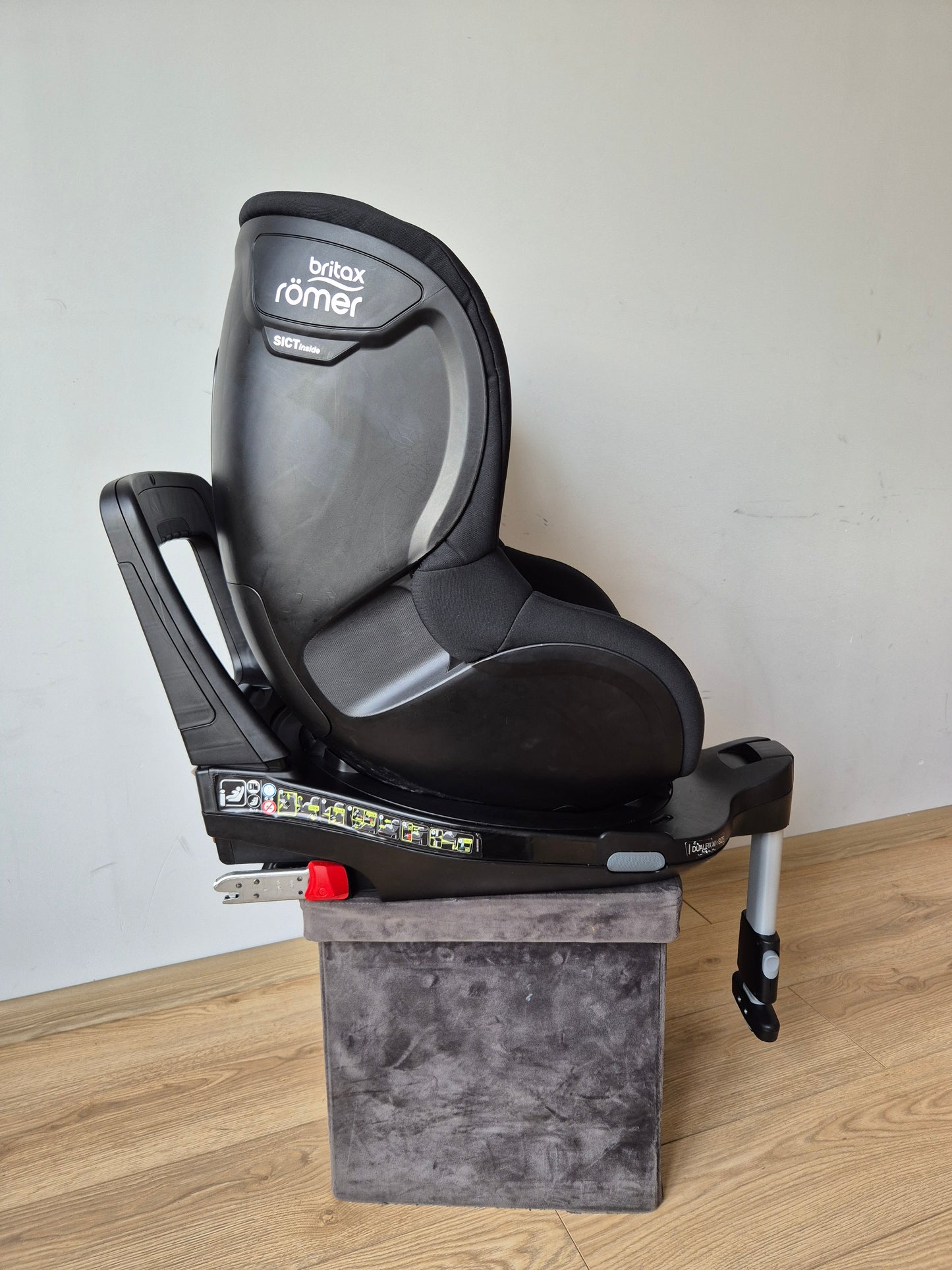 Britax Romer DualFix M i-Size 0-18kg.