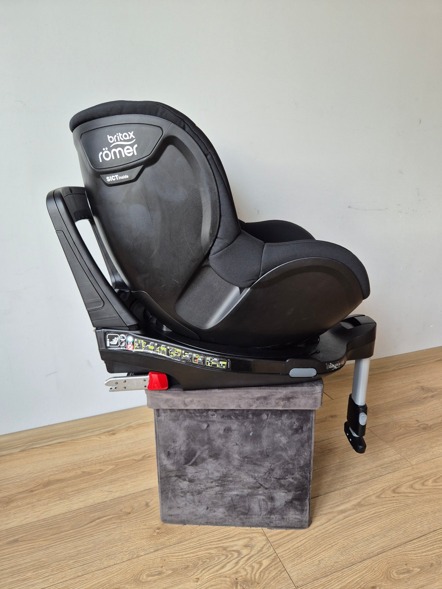 Britax Romer DualFix M i-Size 0-18kg.