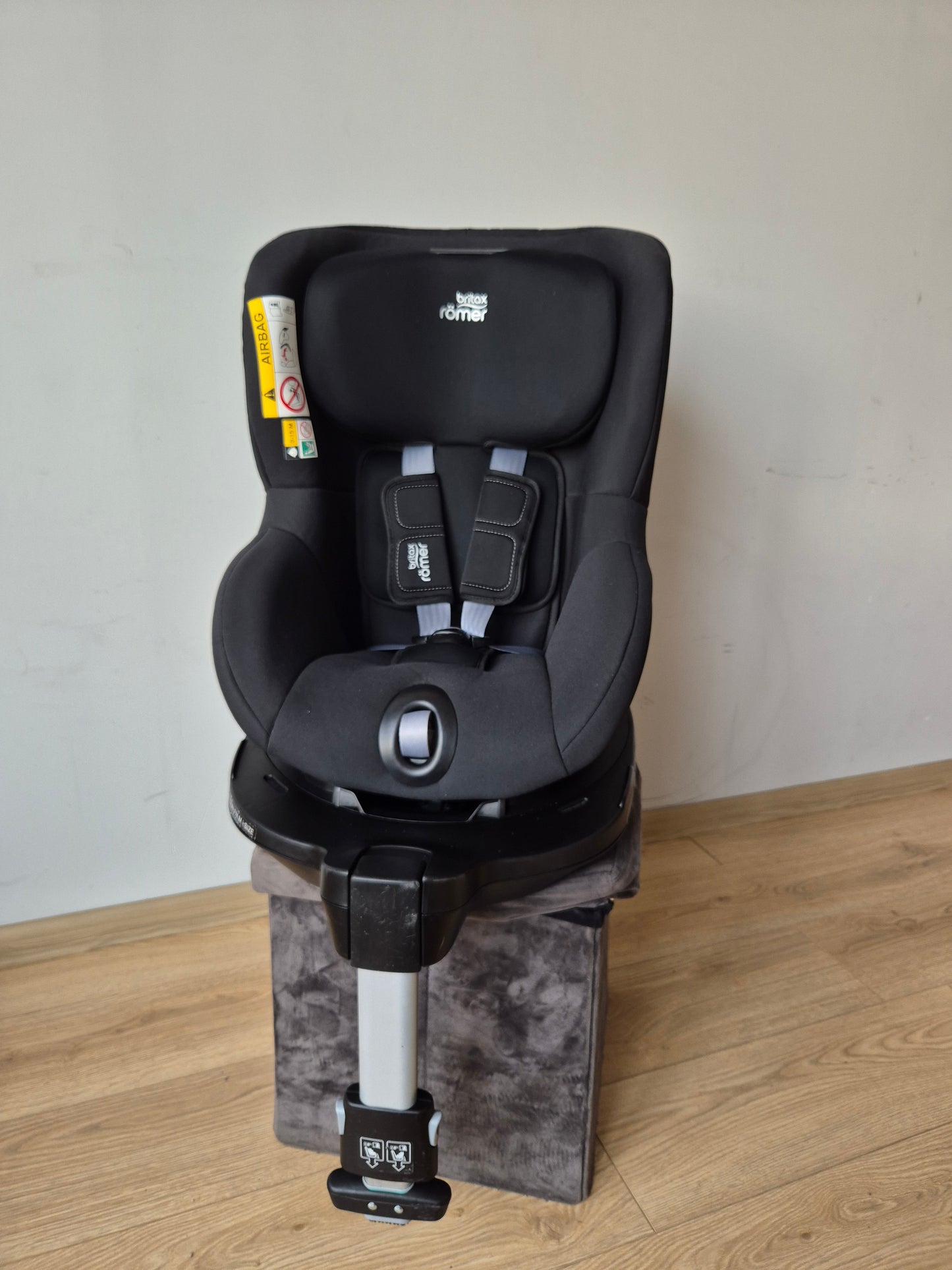 Britax Romer DualFix M i-Size 0-18kg.