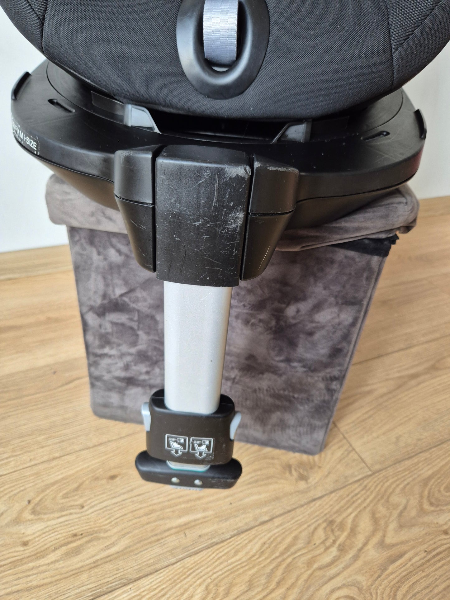 Britax Romer DualFix M i-Size 0-18kg.