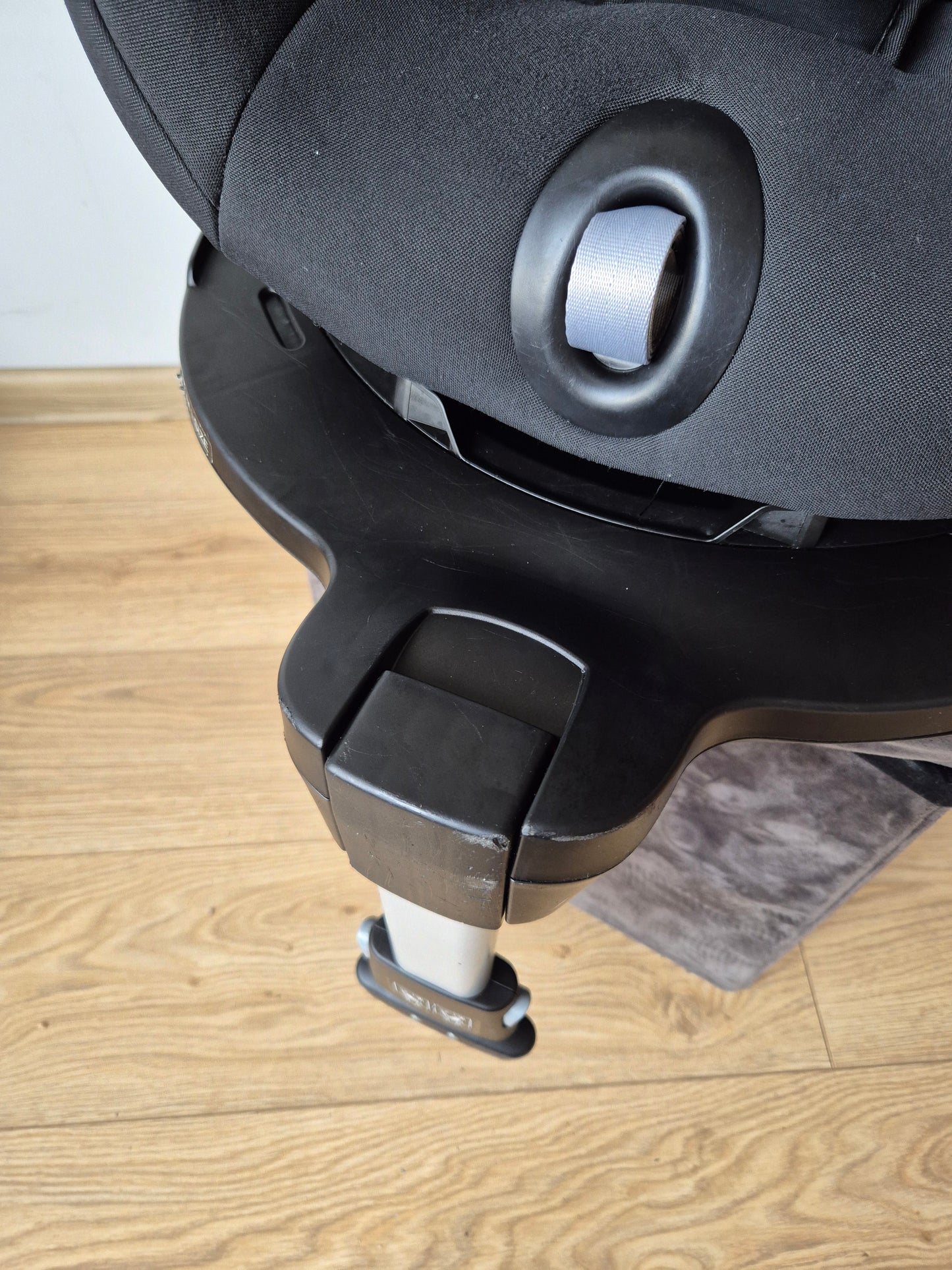 Britax Romer DualFix M i-Size 0-18kg.