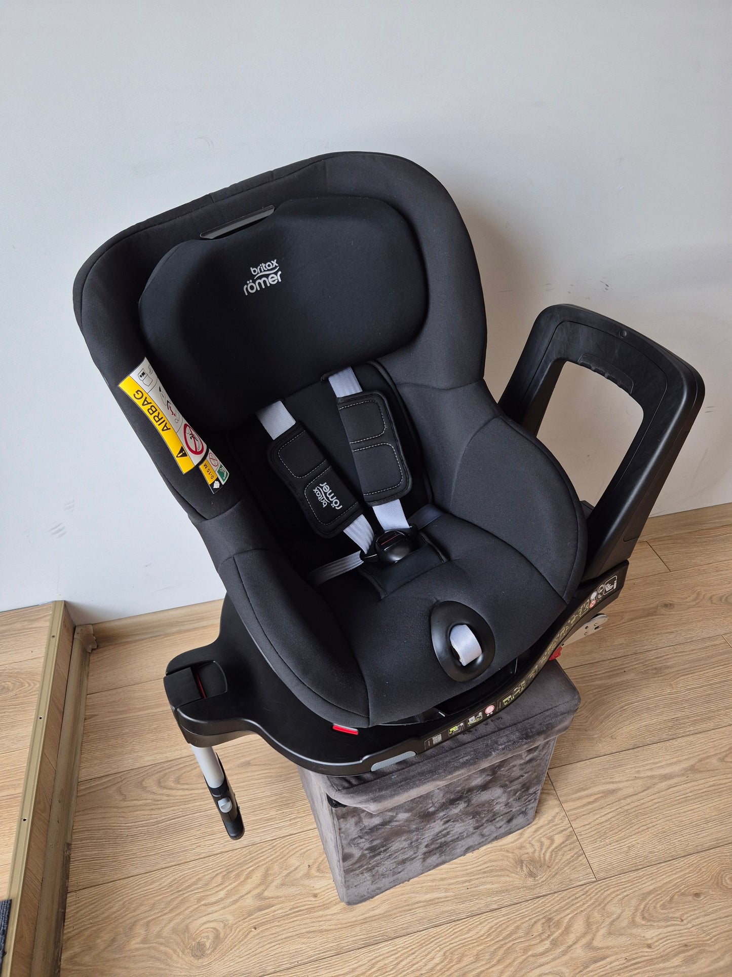 Britax Romer DualFix M i-Size 0-18kg.