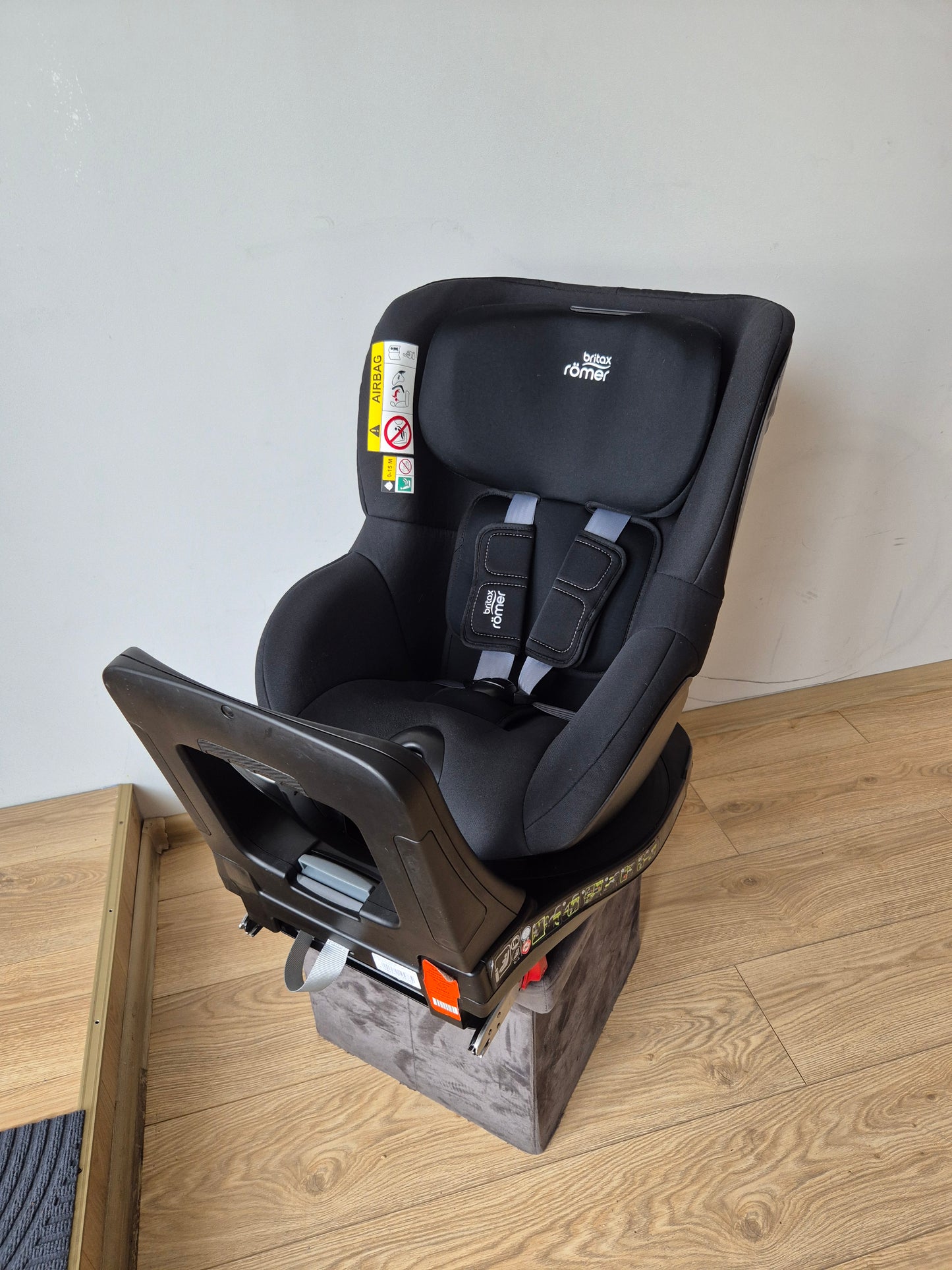 Britax Romer DualFix M i-Size 0-18kg.