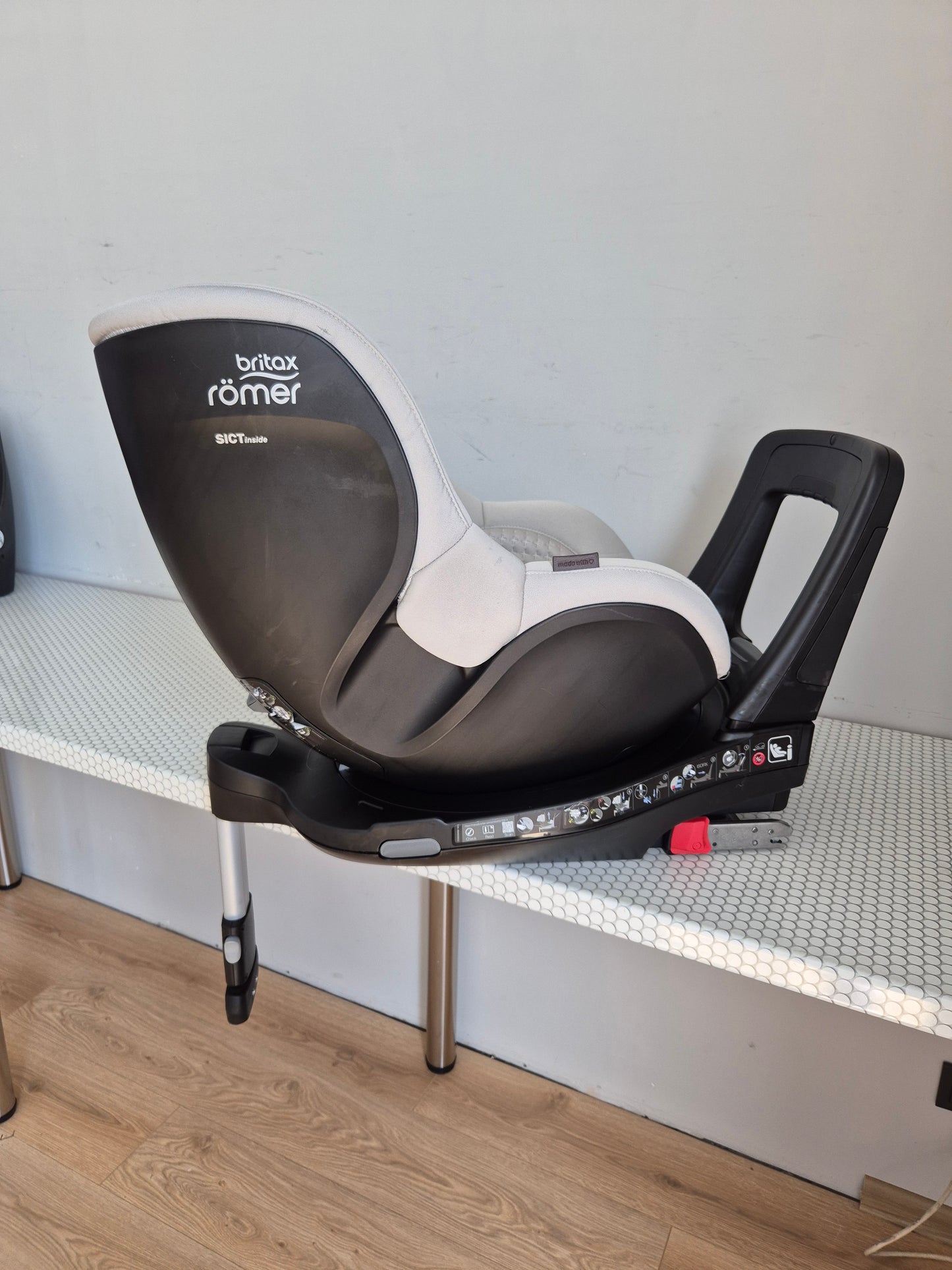 Britax DualFix 5Z 61-105cm.  ir Flex Base 5Z IsoFix bazė