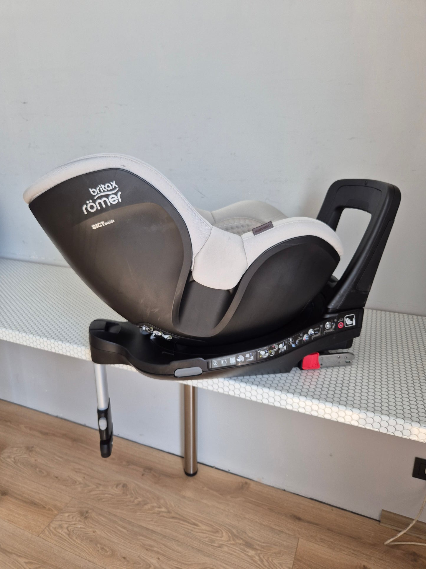 Britax DualFix 5Z 61-105cm.  ir Flex Base 5Z IsoFix bazė