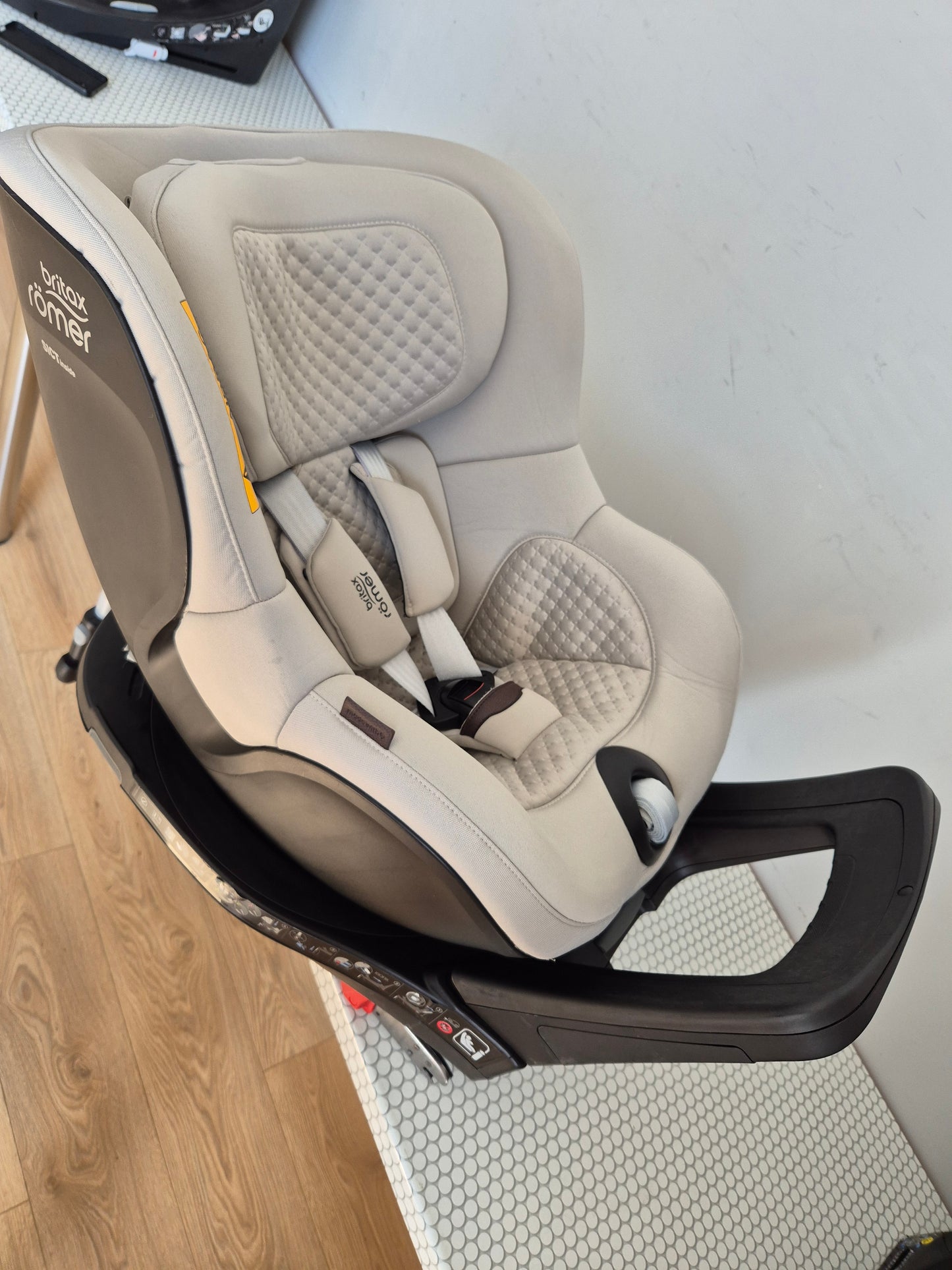 Britax DualFix 5Z 61-105cm.  ir Flex Base 5Z IsoFix bazė