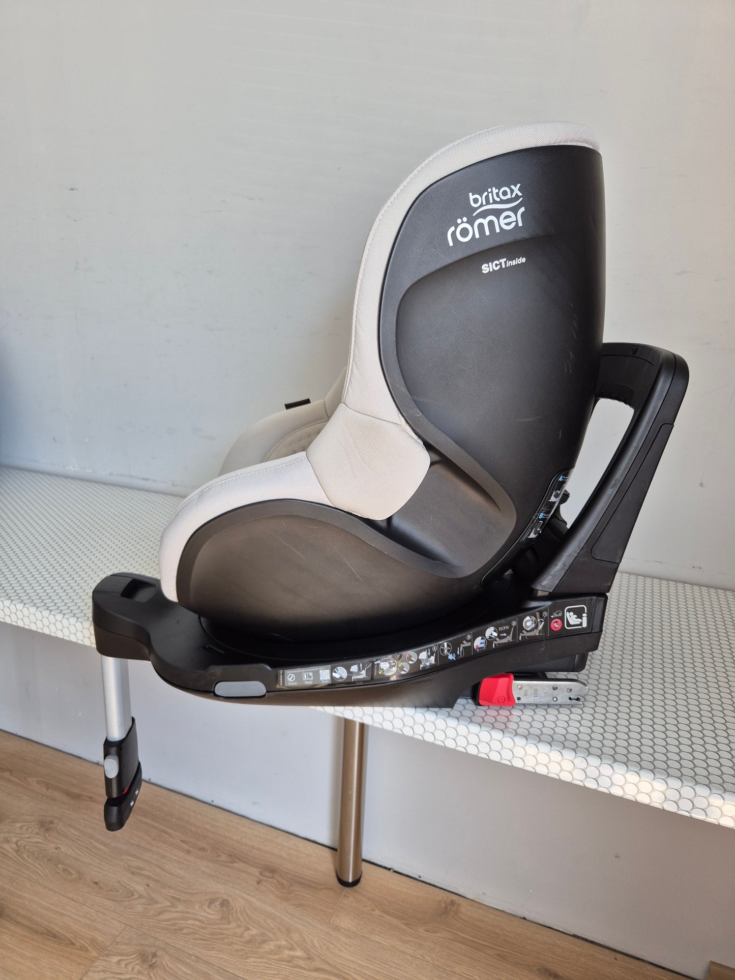 Britax DualFix 5Z 61-105cm.  ir Flex Base 5Z IsoFix bazė
