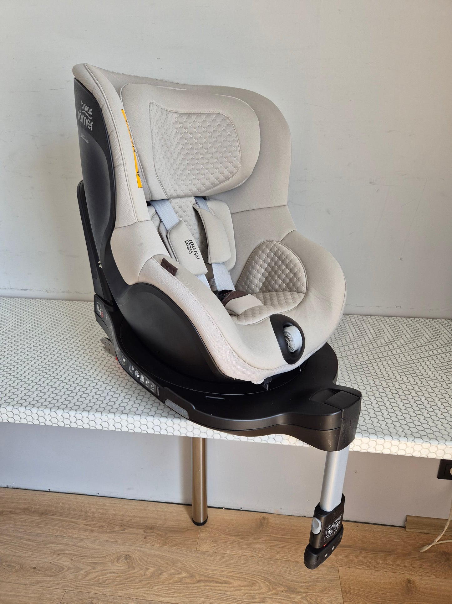 Britax DualFix 5Z 61-105cm.  ir Flex Base 5Z IsoFix bazė