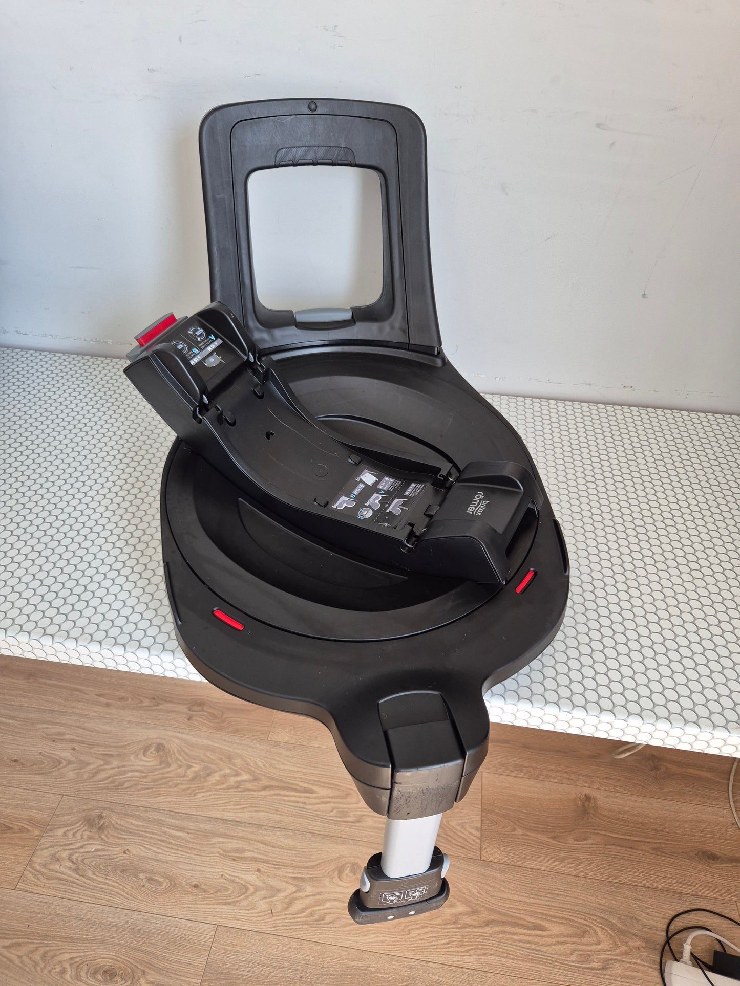 Britax DualFix 5Z 61-105cm.  ir Flex Base 5Z IsoFix bazė