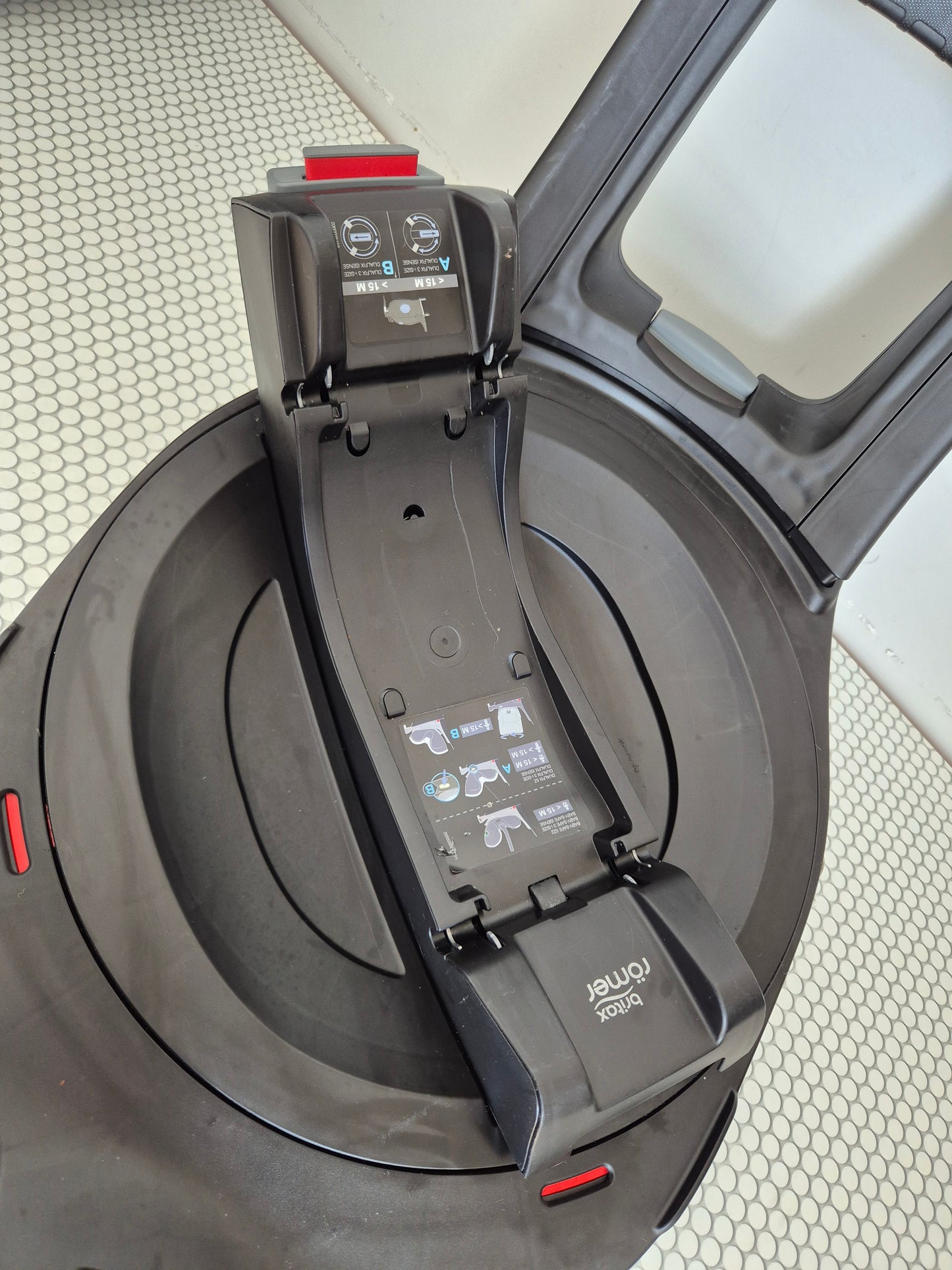 Britax DualFix 5Z 61-105cm.  ir Flex Base 5Z IsoFix bazė