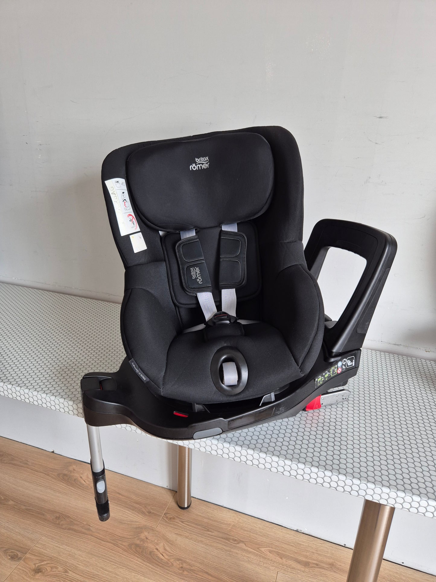 Britax Romer DualFix M i-Size 0-18kg.