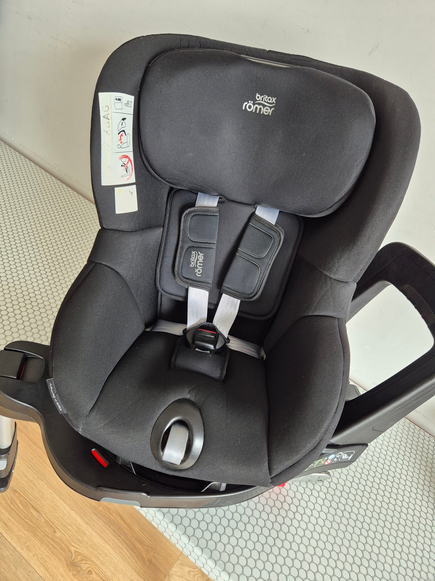 Britax Romer DualFix M i-Size 0-18kg.