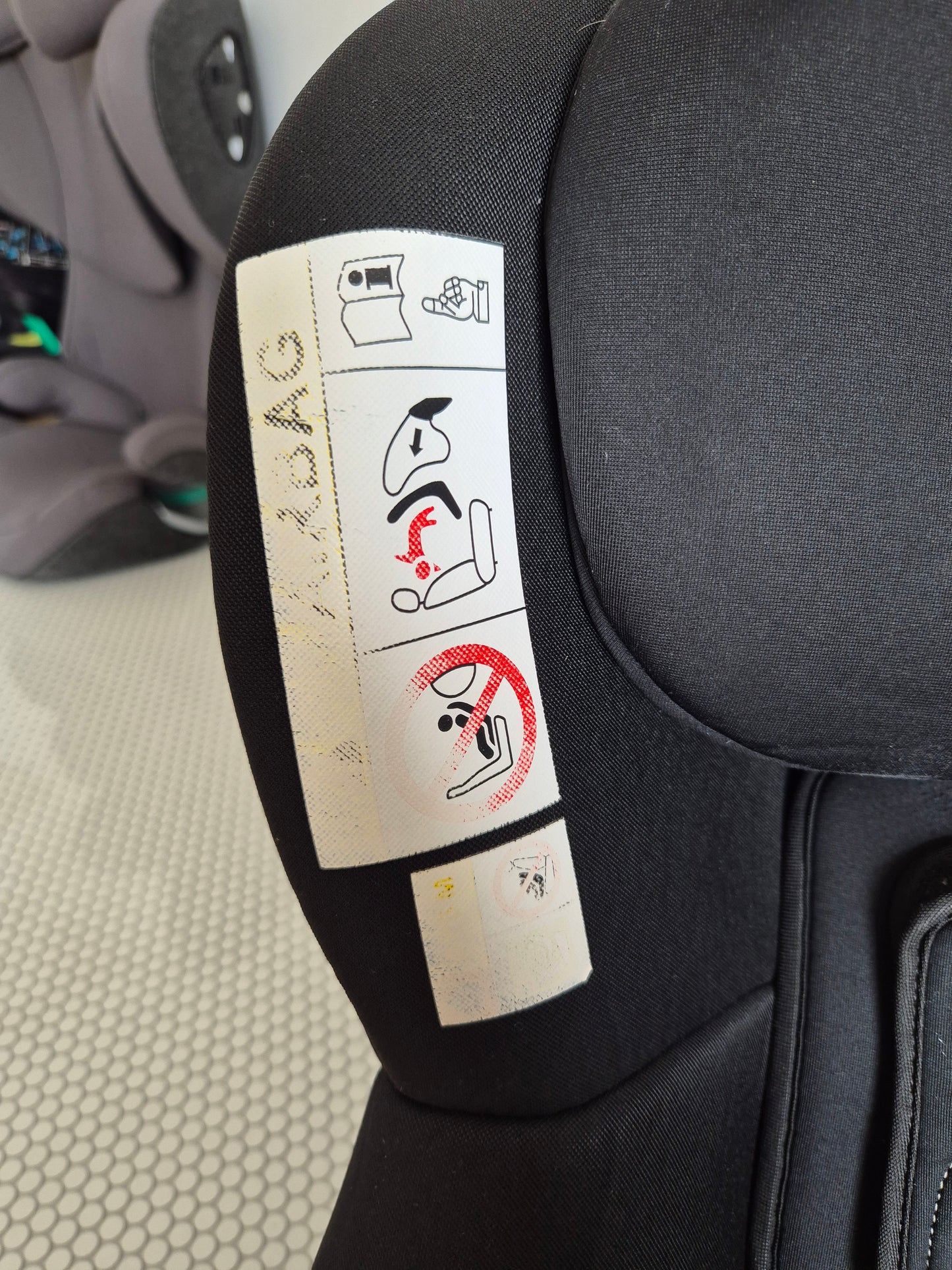 Britax Romer DualFix M i-Size 0-18kg.