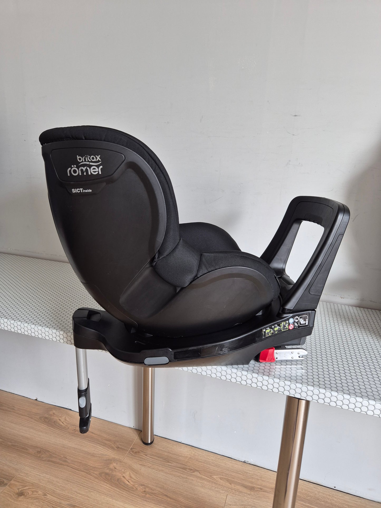 Britax Romer DualFix M i-Size 0-18kg.