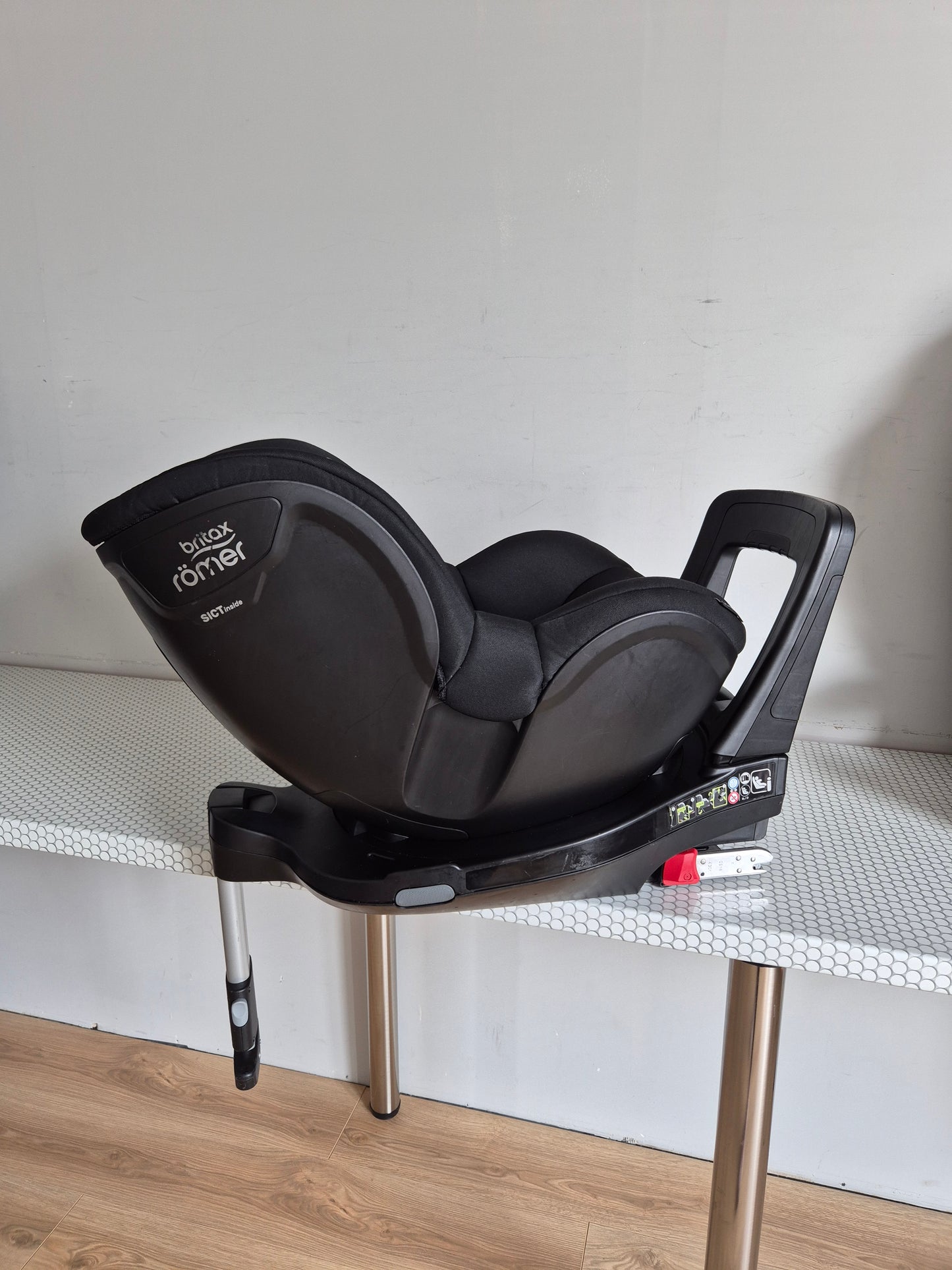 Britax Romer DualFix M i-Size 0-18kg.