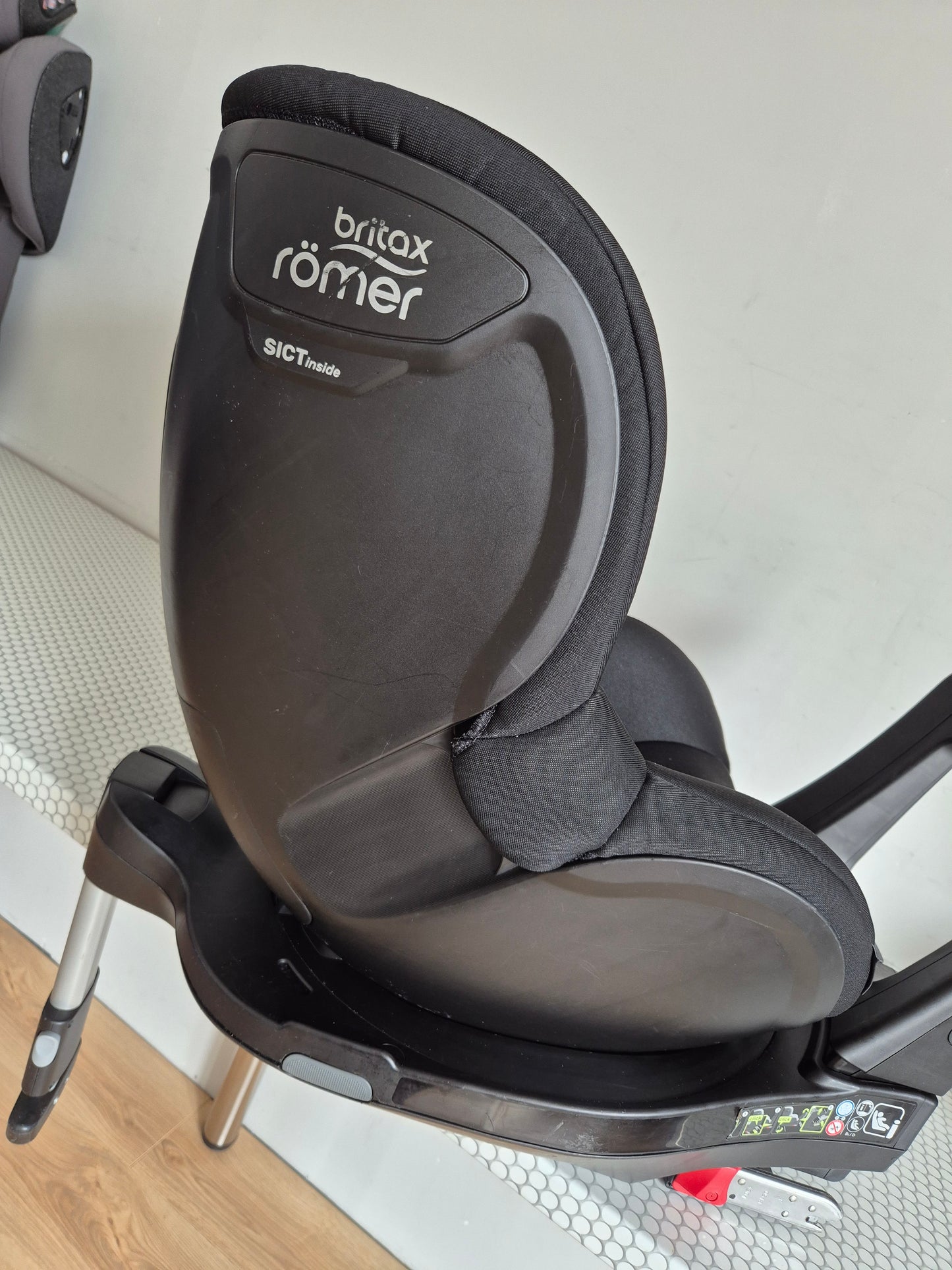 Britax Romer DualFix M i-Size 0-18kg.