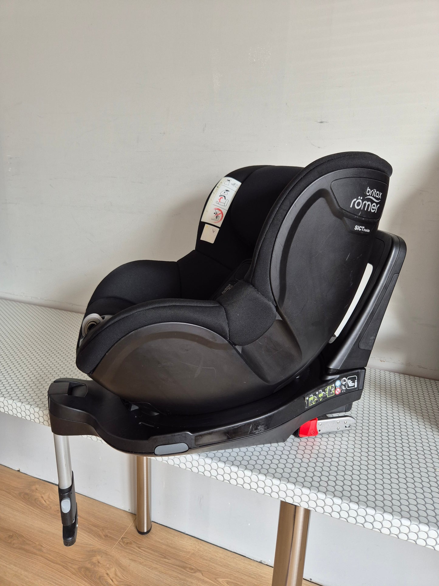Britax Romer DualFix M i-Size 0-18kg.