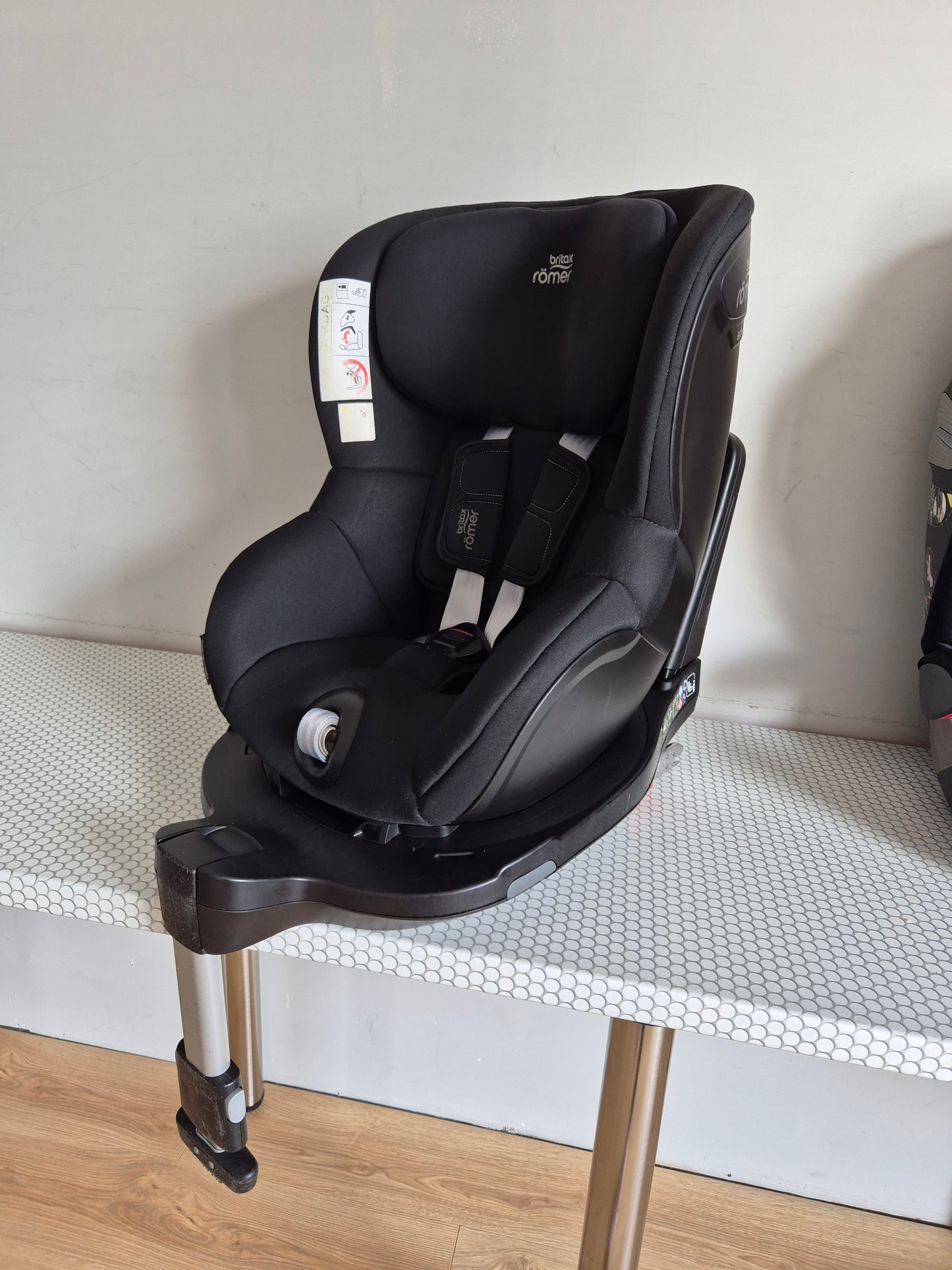 Britax Romer DualFix M i-Size 0-18kg.