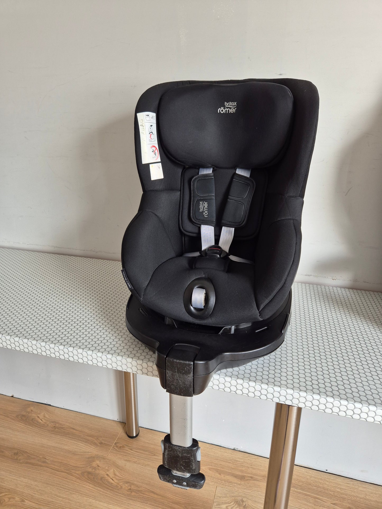 Britax Romer DualFix M i-Size 0-18kg.