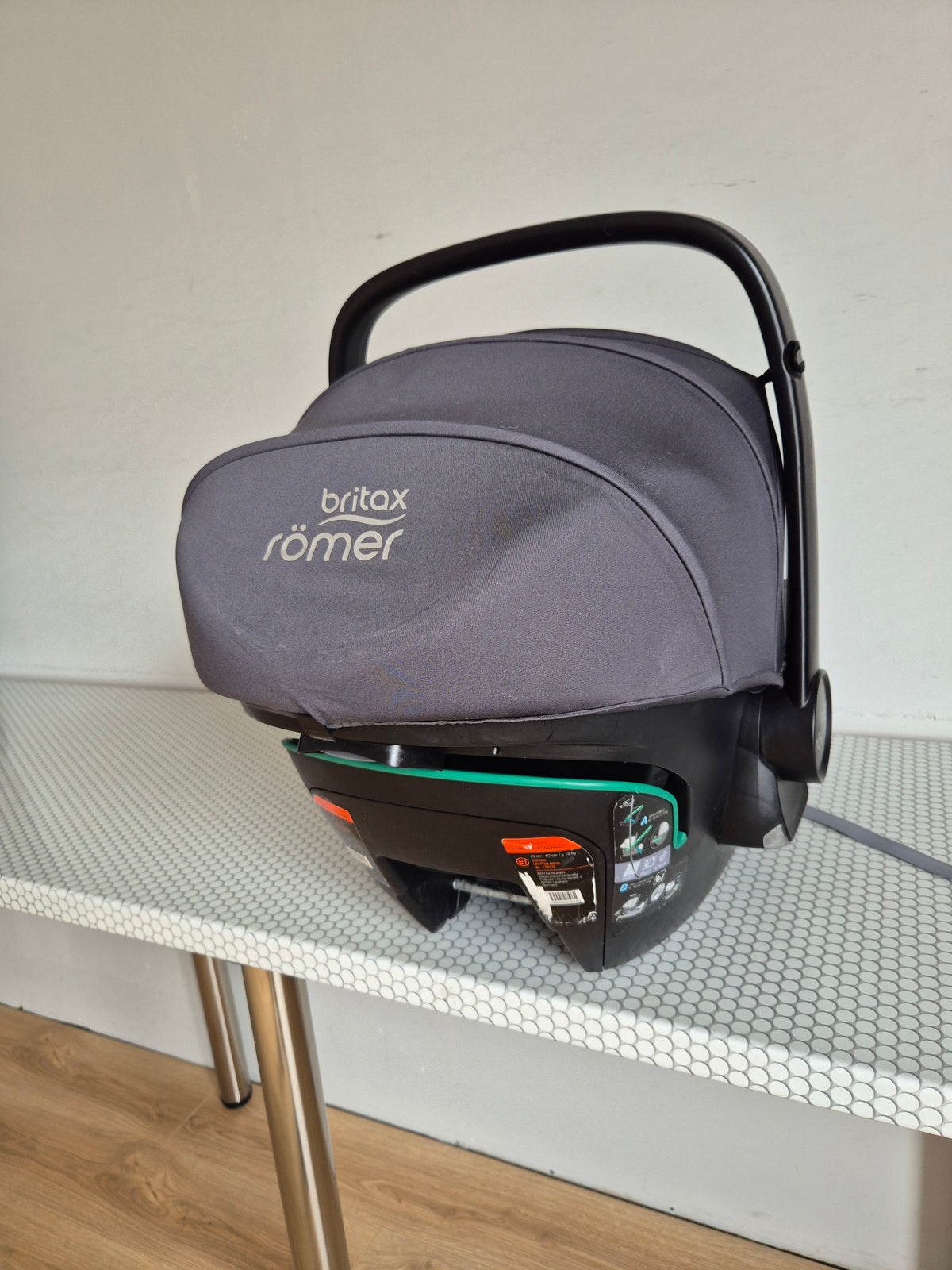 Britax Baby-Safe iSense 0-13kg. su Britax Flex Base iSense baze.