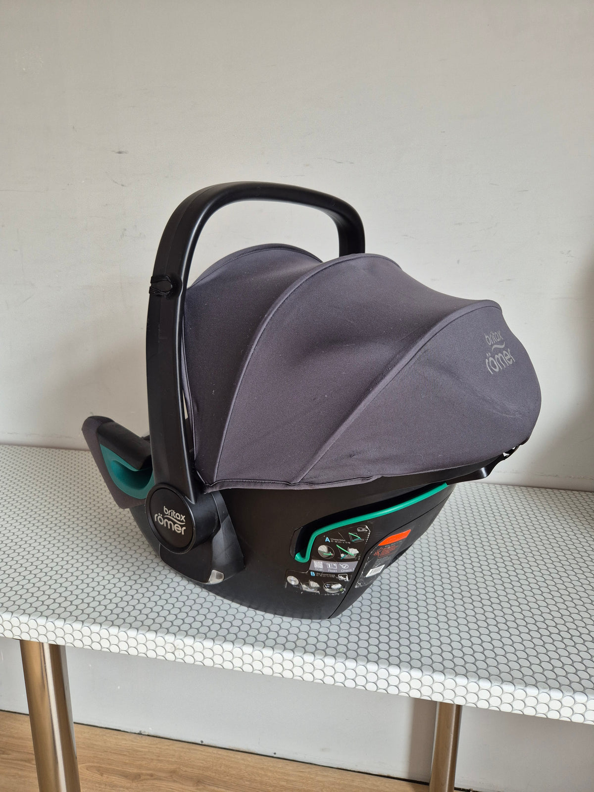 Britax Baby-Safe iSense 0-13kg. su Britax Flex Base iSense baze.