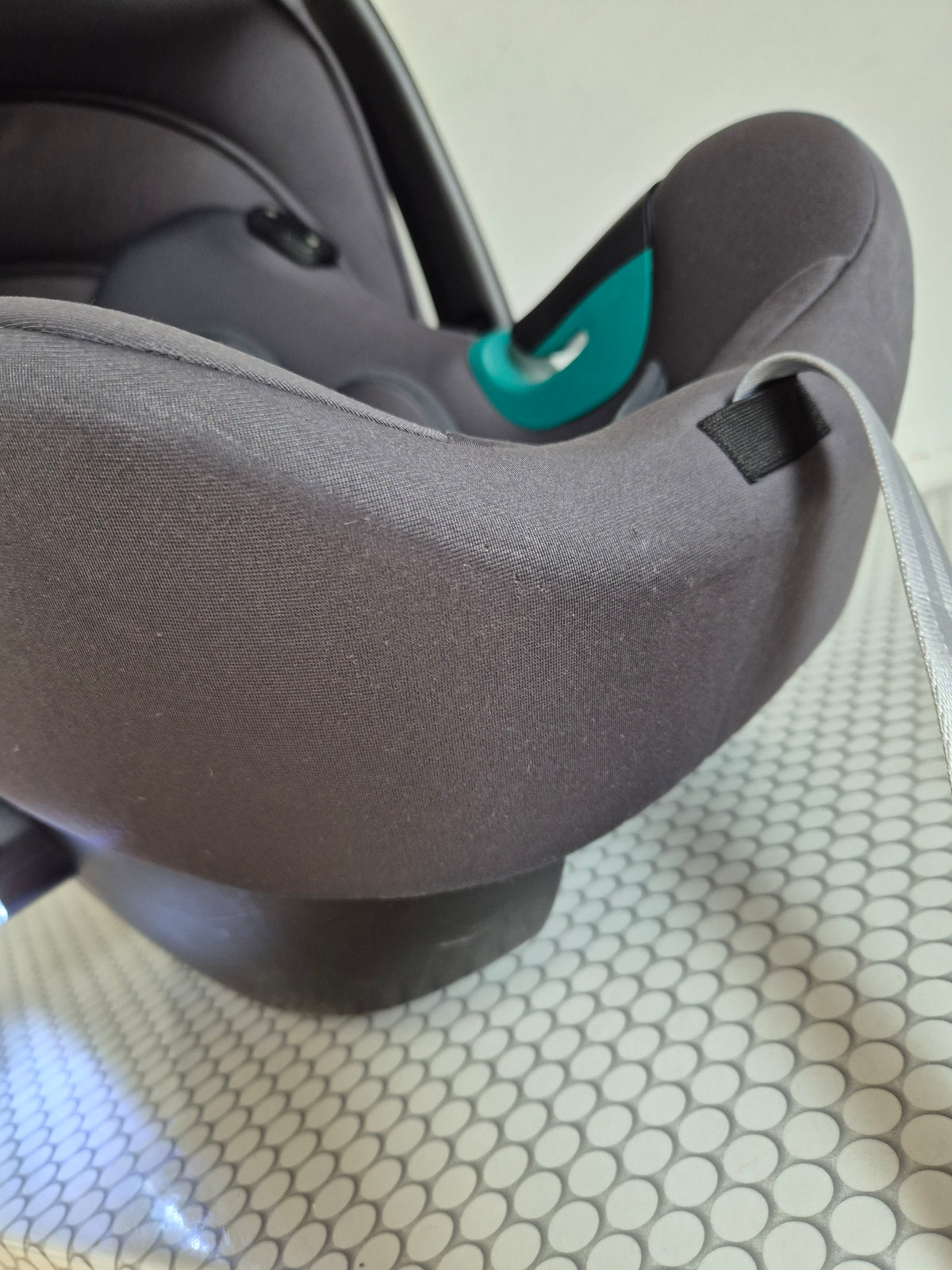 Britax Baby-Safe iSense 0-13kg. su Britax Flex Base iSense baze.
