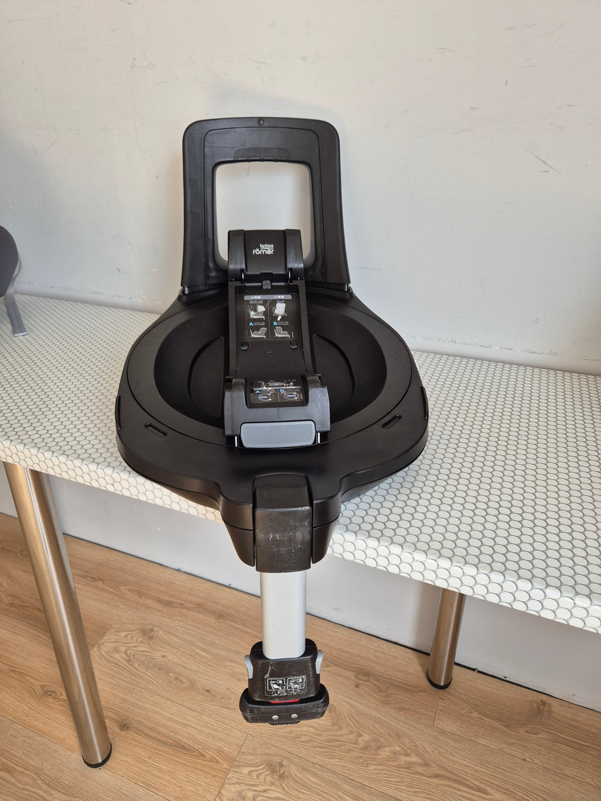 Britax Baby-Safe iSense 0-13kg. su Britax Flex Base iSense baze.