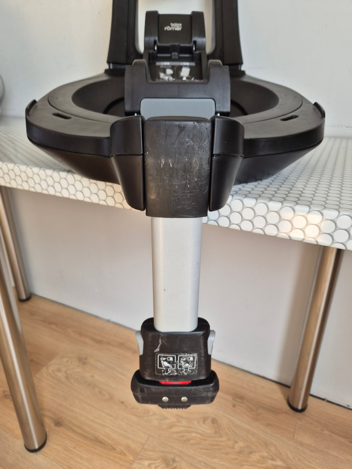 Britax Baby-Safe iSense 0-13kg. su Britax Flex Base iSense baze.