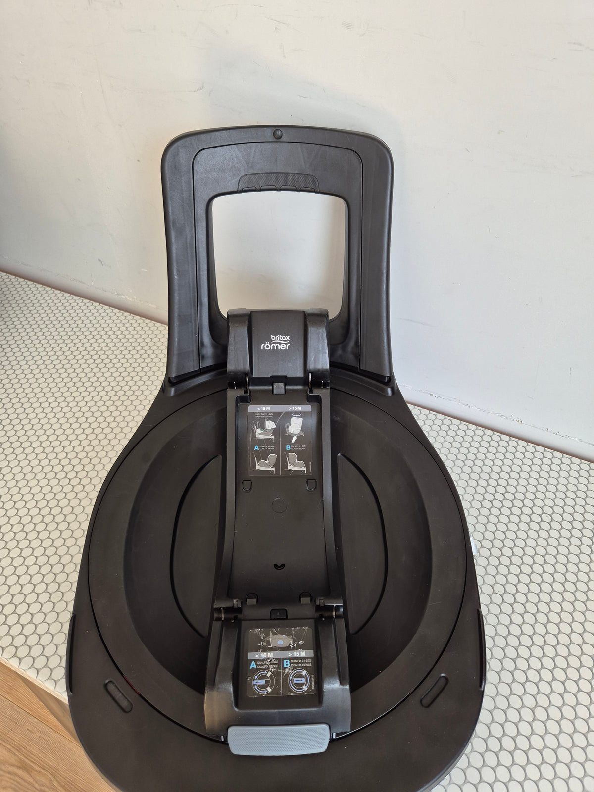 Britax Baby-Safe iSense 0-13kg. su Britax Flex Base iSense baze.